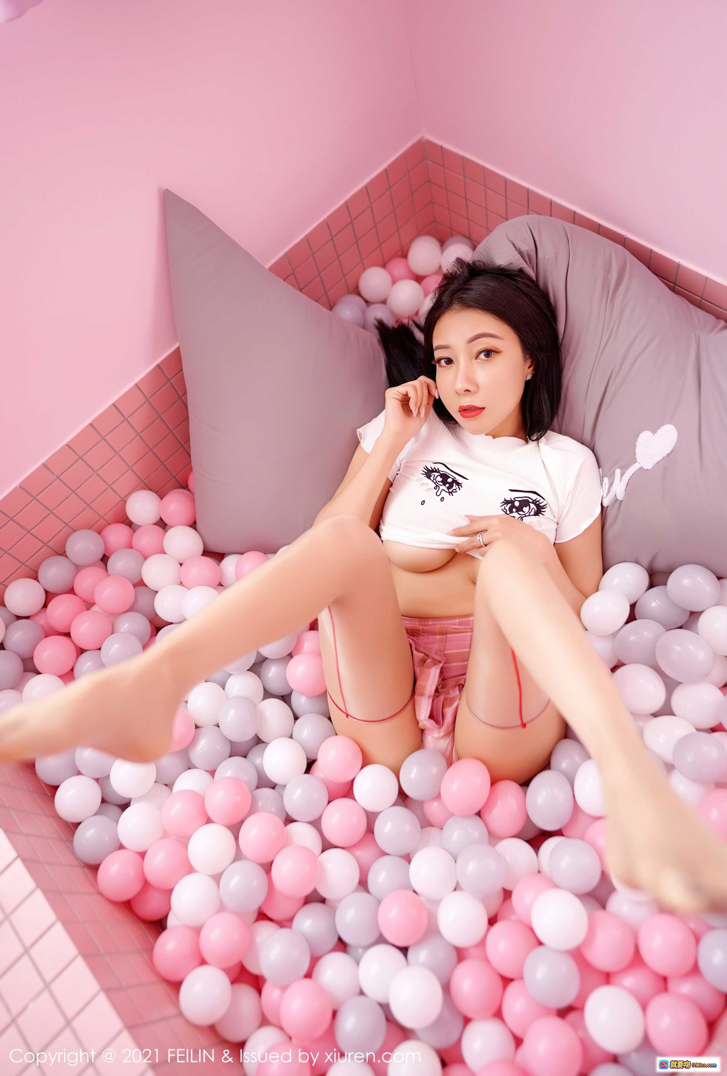 图片[8] - 果儿Victoria粉色球池写真 | FEILIN Vol.416 2021.10.08 | 甜美少女风 | 白色T恤格纹短裙 | 舒适躺卧姿势 | 高清90+图集 - 就要吻