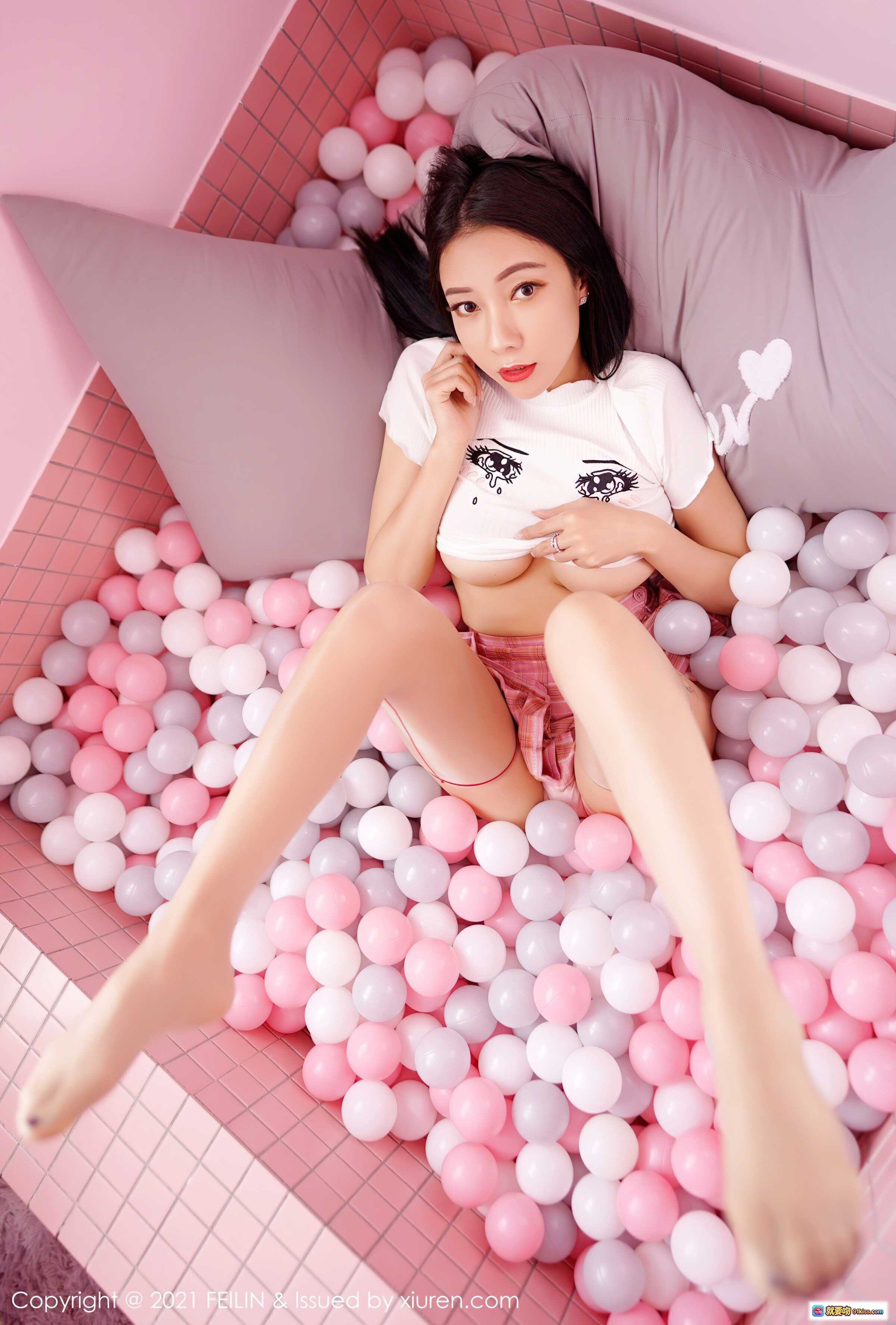 图片[7] - 果儿Victoria粉色球池写真 | FEILIN Vol.416 2021.10.08 | 甜美少女风 | 白色T恤格纹短裙 | 舒适躺卧姿势 | 高清90+图集 - 就要吻