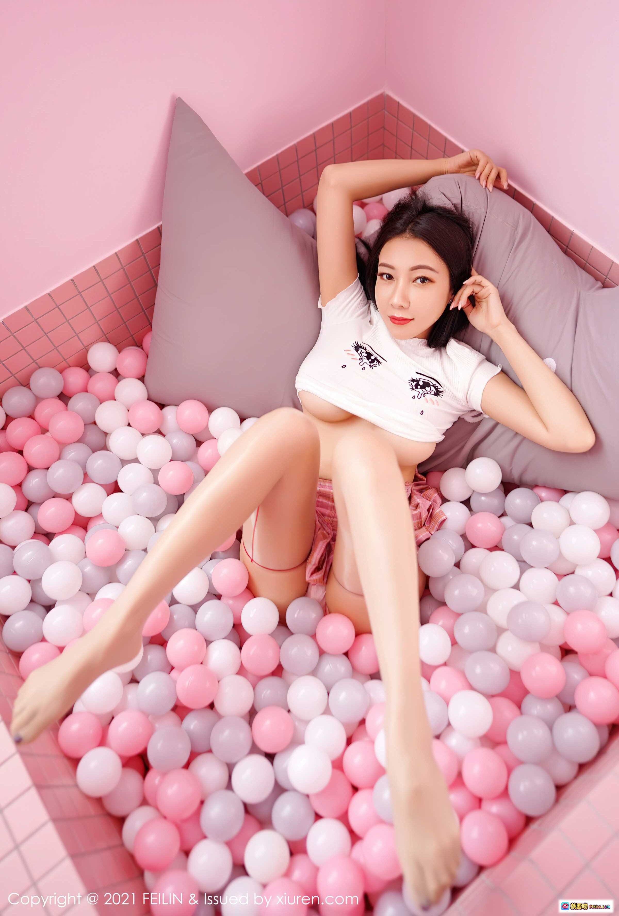 图片[4] - 果儿Victoria粉色球池写真 | FEILIN Vol.416 2021.10.08 | 甜美少女风 | 白色T恤格纹短裙 | 舒适躺卧姿势 | 高清90+图集 - 就要吻