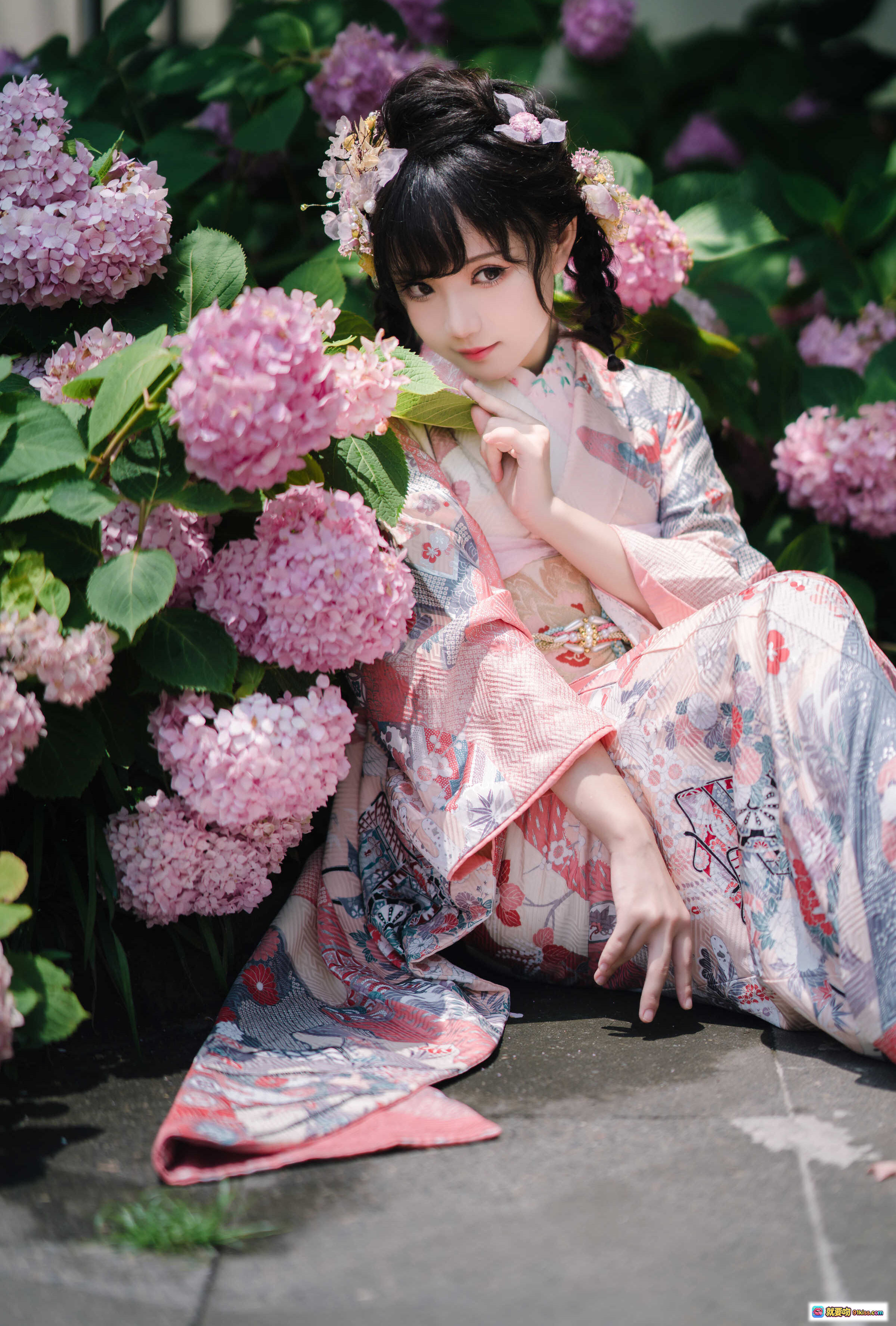 图片[6] - 花柒Hana NO.009 绣球花和服写真｜日系少女风｜粉色系和风穿搭｜自然绿植背景｜精致发饰与传统纹样｜18P高清图集 - 就要吻