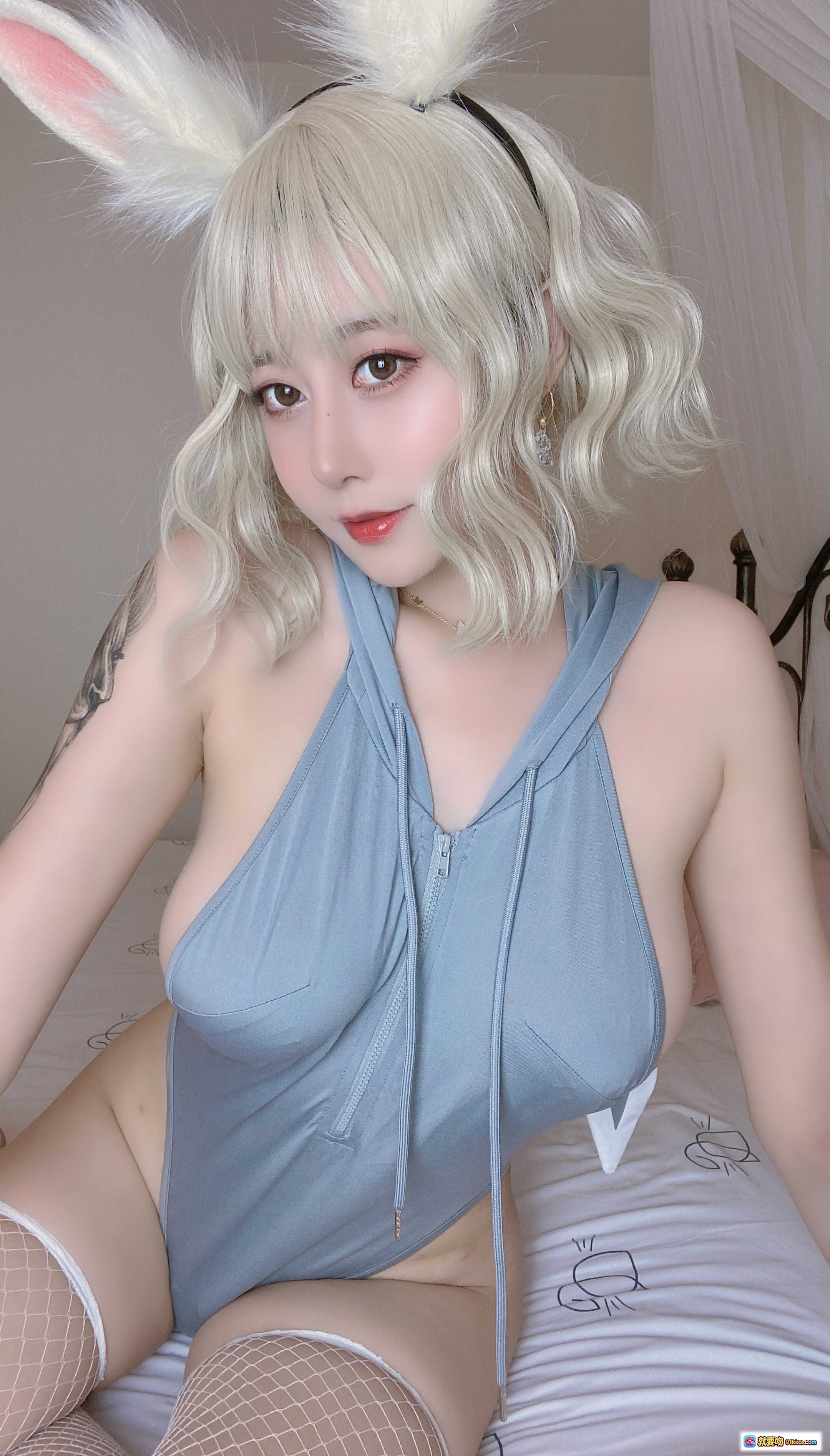 图片[8] - 奈汐酱nice NO.047 27号自拍本 rua贝特 兔耳假发 清纯性感 蓝色连体衣 网袜美腿 床上写真 46P高清图集 - 就要吻