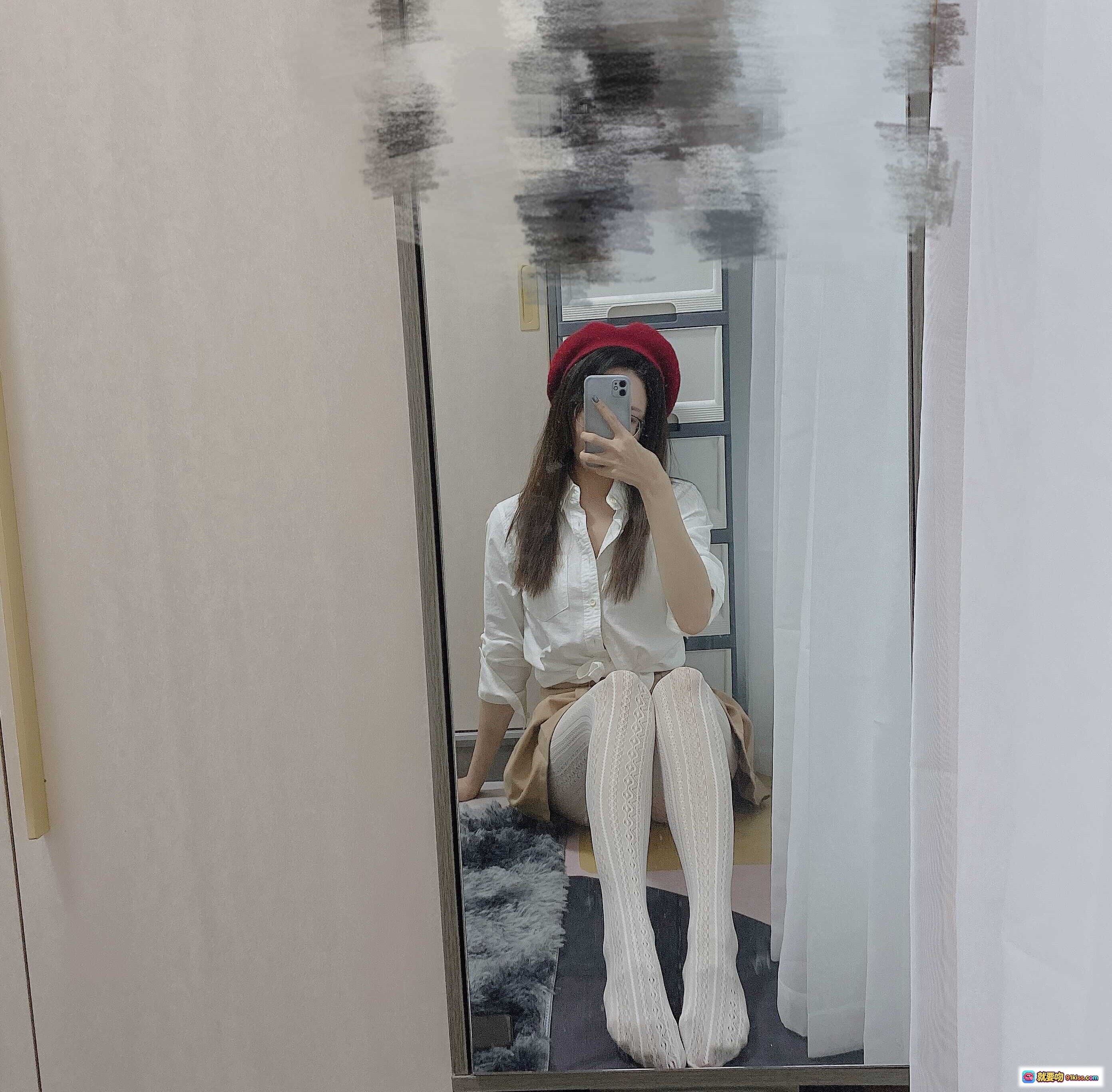 图片[10] - 秋和柯基NO.027圣诞自拍：白衬衫红内衣蕾丝裙性感写真15P - 就要吻