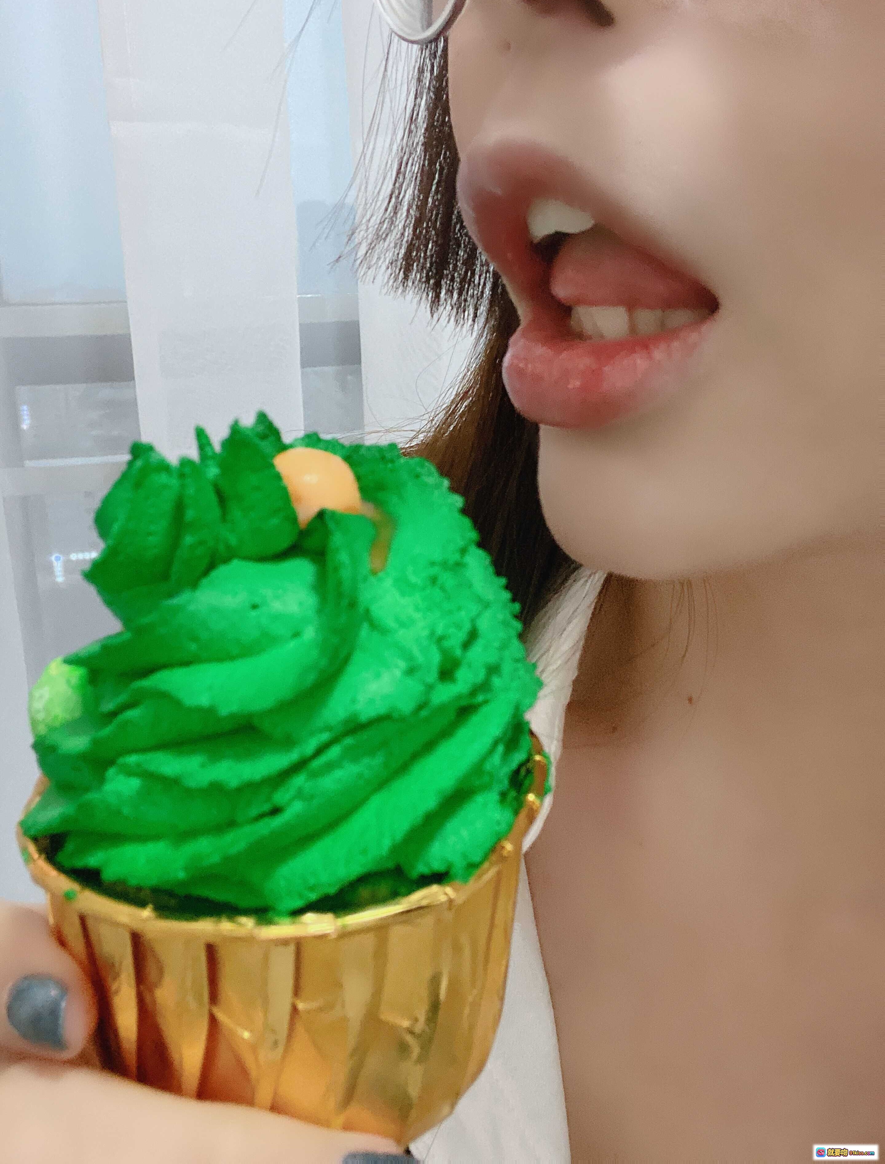 图片[6] - 秋和柯基NO.027圣诞自拍：白衬衫红内衣蕾丝裙性感写真15P - 就要吻