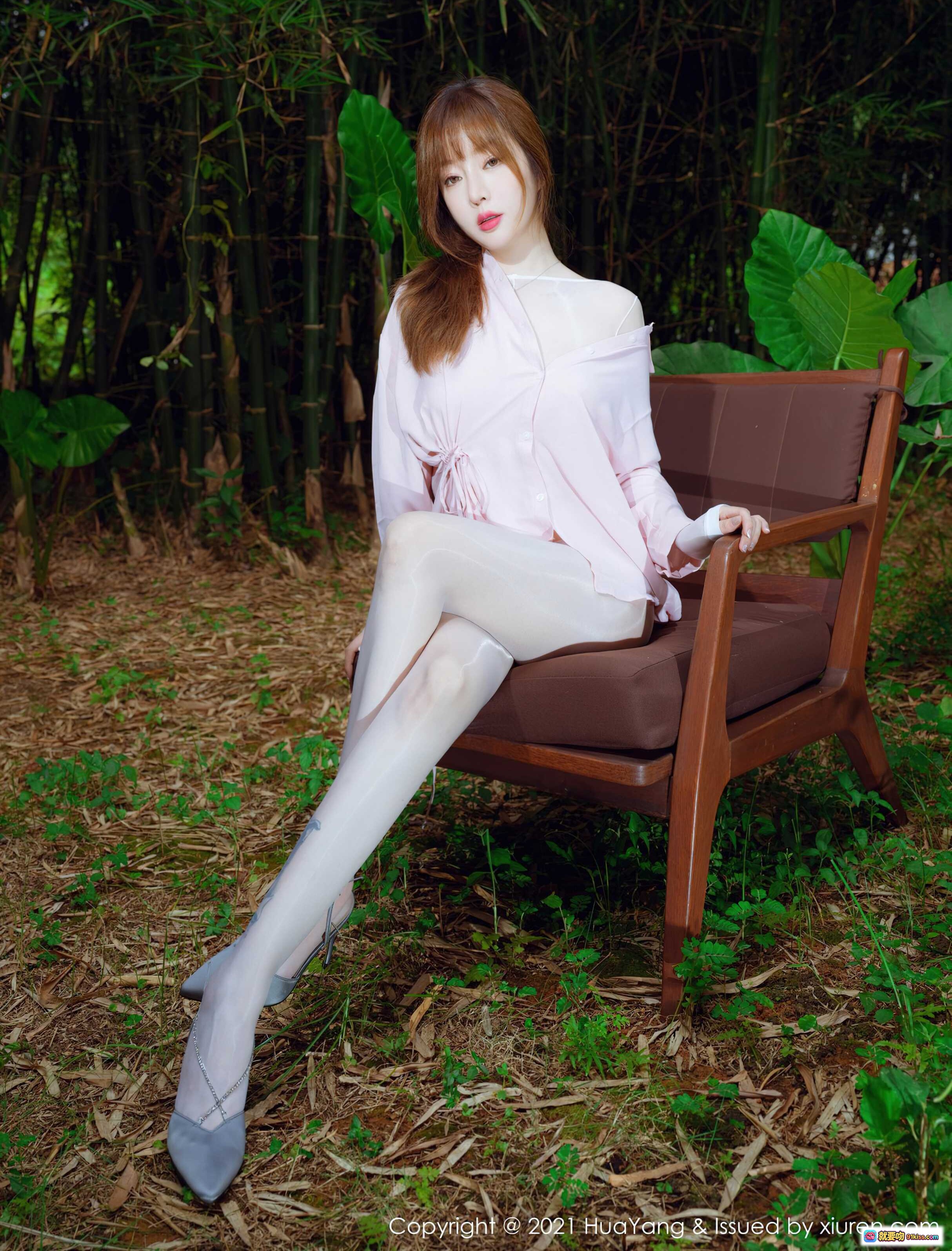 图片[3] - 王雨纯花漾写真2021.09.03 Vol.445 粉色衬衫白丝美腿户外竹林椅拍高清图集 - 就要吻