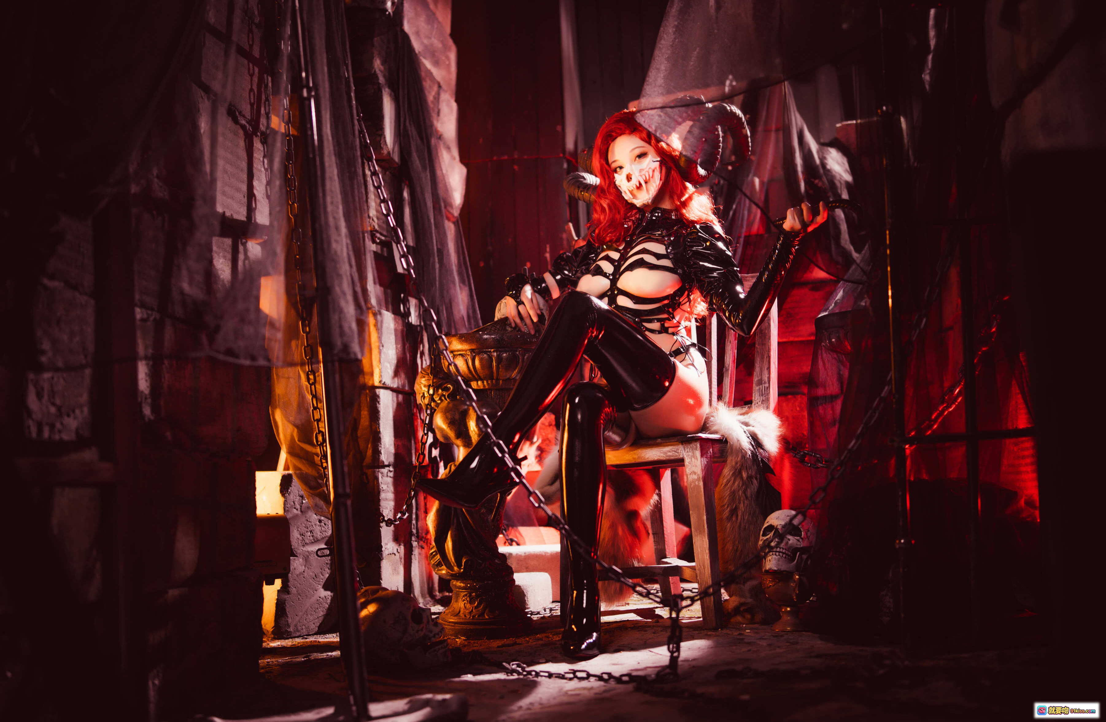 图片[2] - 蜜汁猫裘NO.069骸骨cosplay红发恶魔角骷髅妆黑胶紧身衣性感坐姿暗黑风写真50P - 就要吻