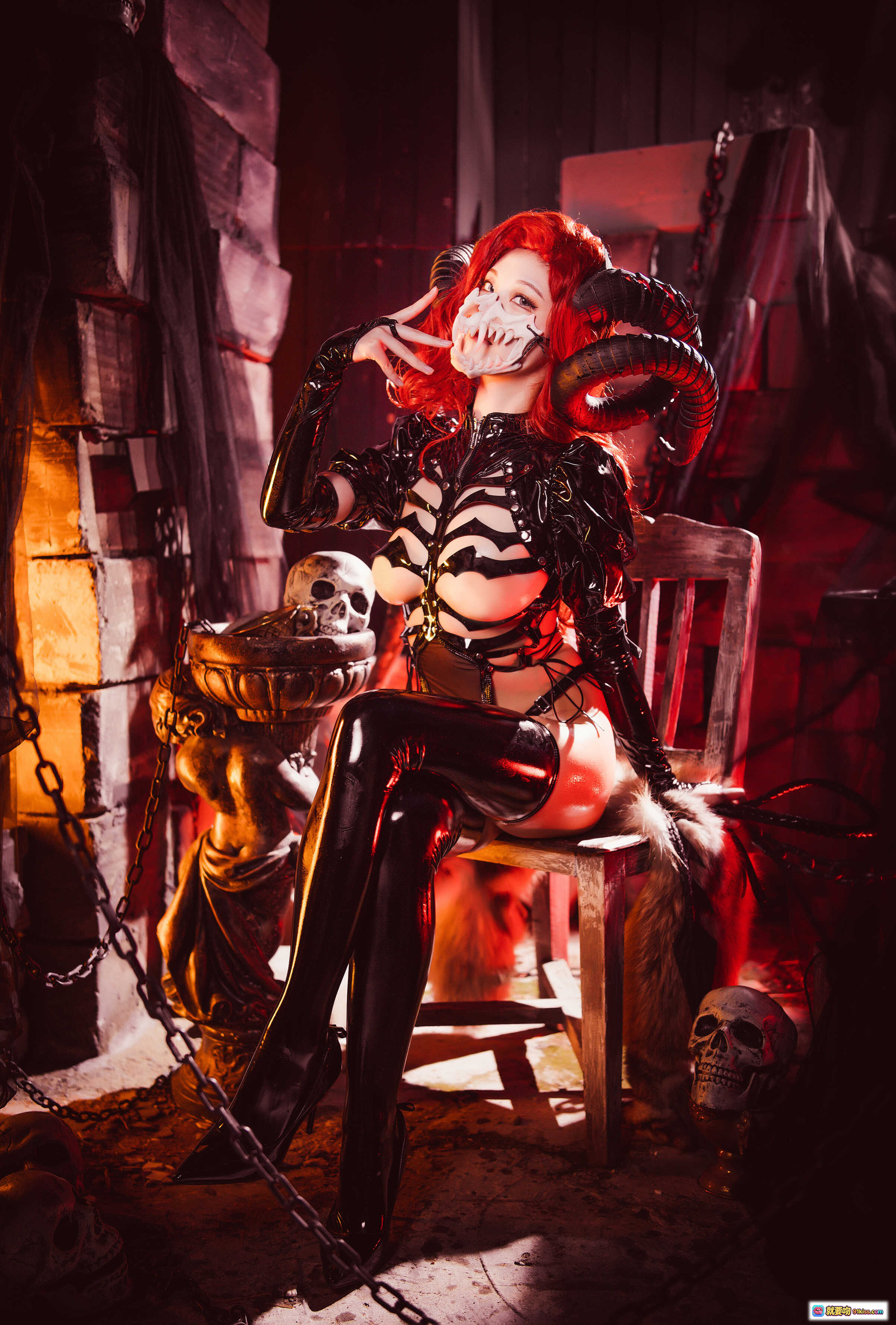 图片[10] - 蜜汁猫裘NO.069骸骨cosplay红发恶魔角骷髅妆黑胶紧身衣性感坐姿暗黑风写真50P - 就要吻