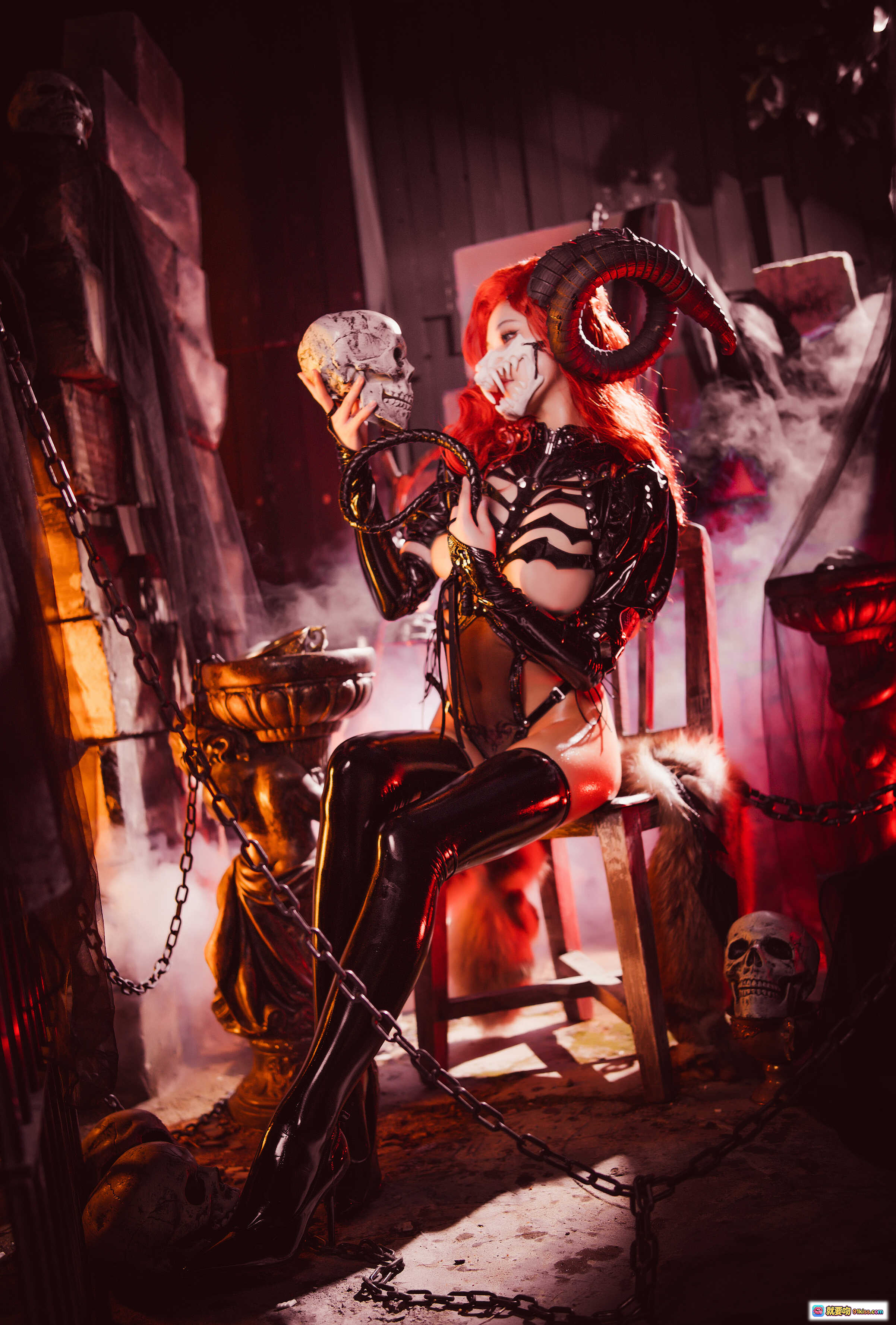 图片[4] - 蜜汁猫裘NO.069骸骨cosplay红发恶魔角骷髅妆黑胶紧身衣性感坐姿暗黑风写真50P - 就要吻