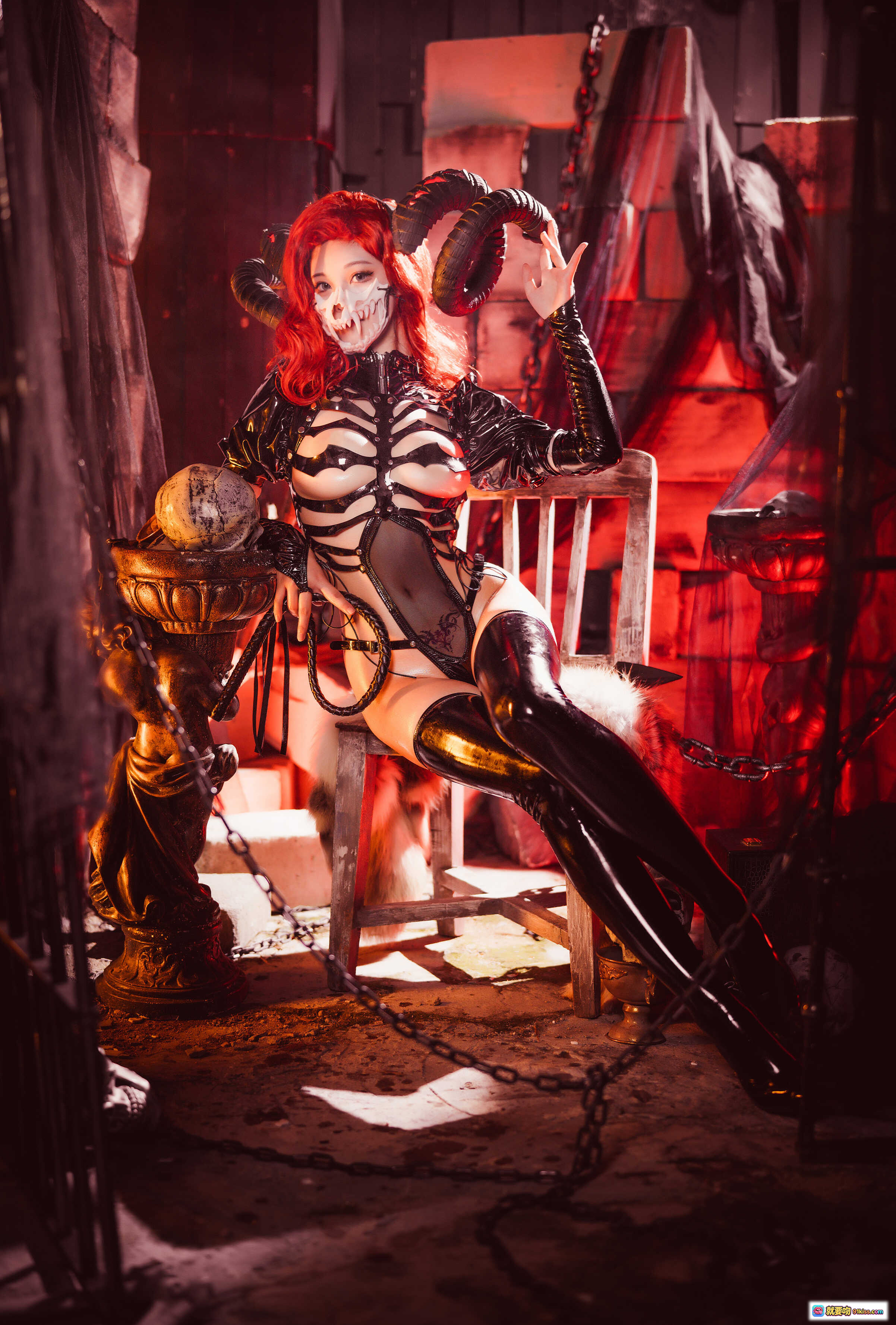 图片[8] - 蜜汁猫裘NO.069骸骨cosplay红发恶魔角骷髅妆黑胶紧身衣性感坐姿暗黑风写真50P - 就要吻