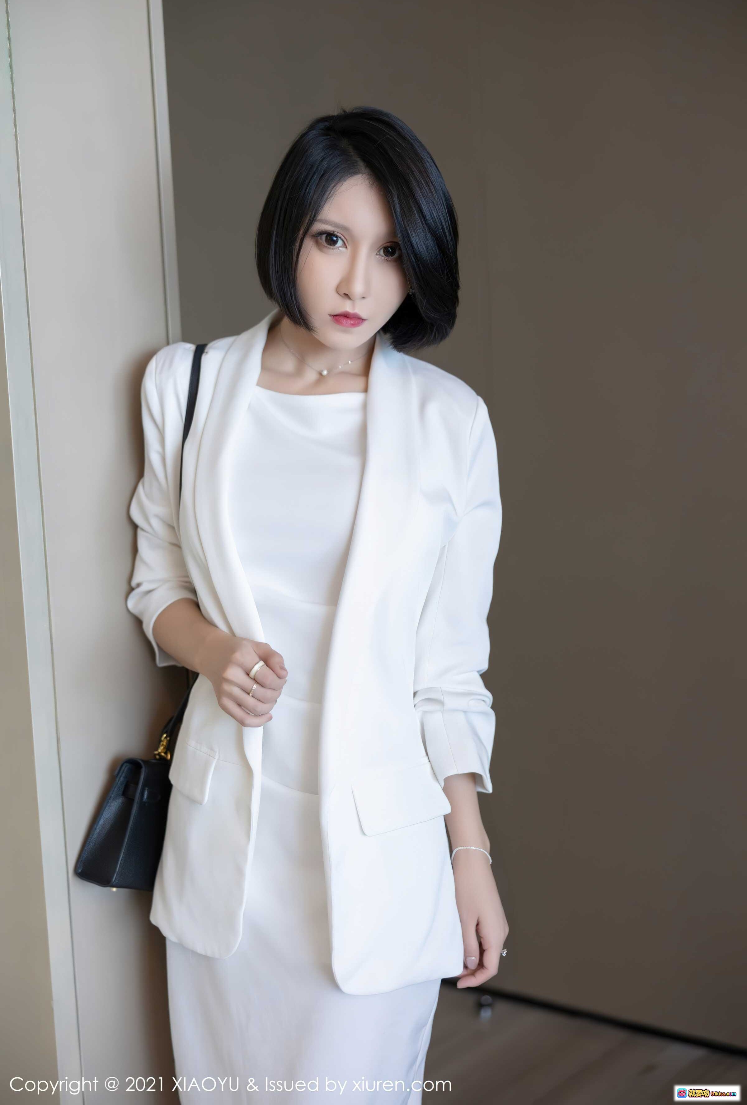 图片[1] - XIAOYU语画界2021.10.12 Vol.630 潘朵拉 白色西装套装短发美女优雅写真高清图集 - 就要吻