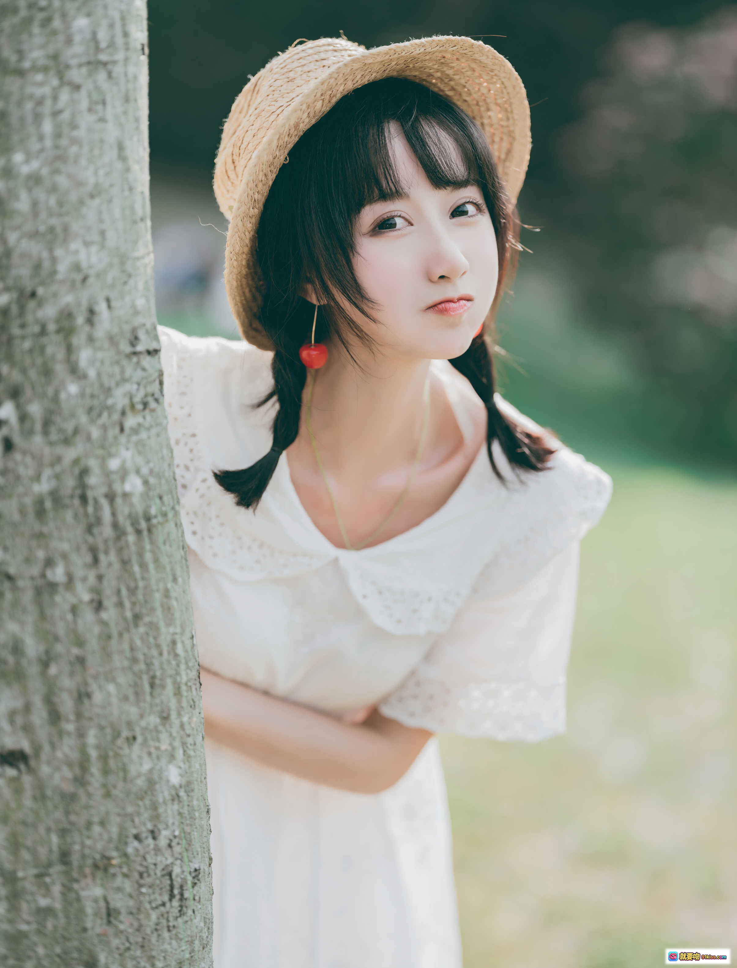 图片[10] - 木绵绵OwO NO.067 夏日彩虹写真 甜美少女树下休憩 白裙草帽森系风 29P高清图集 自然光柔美氛围 - 就要吻