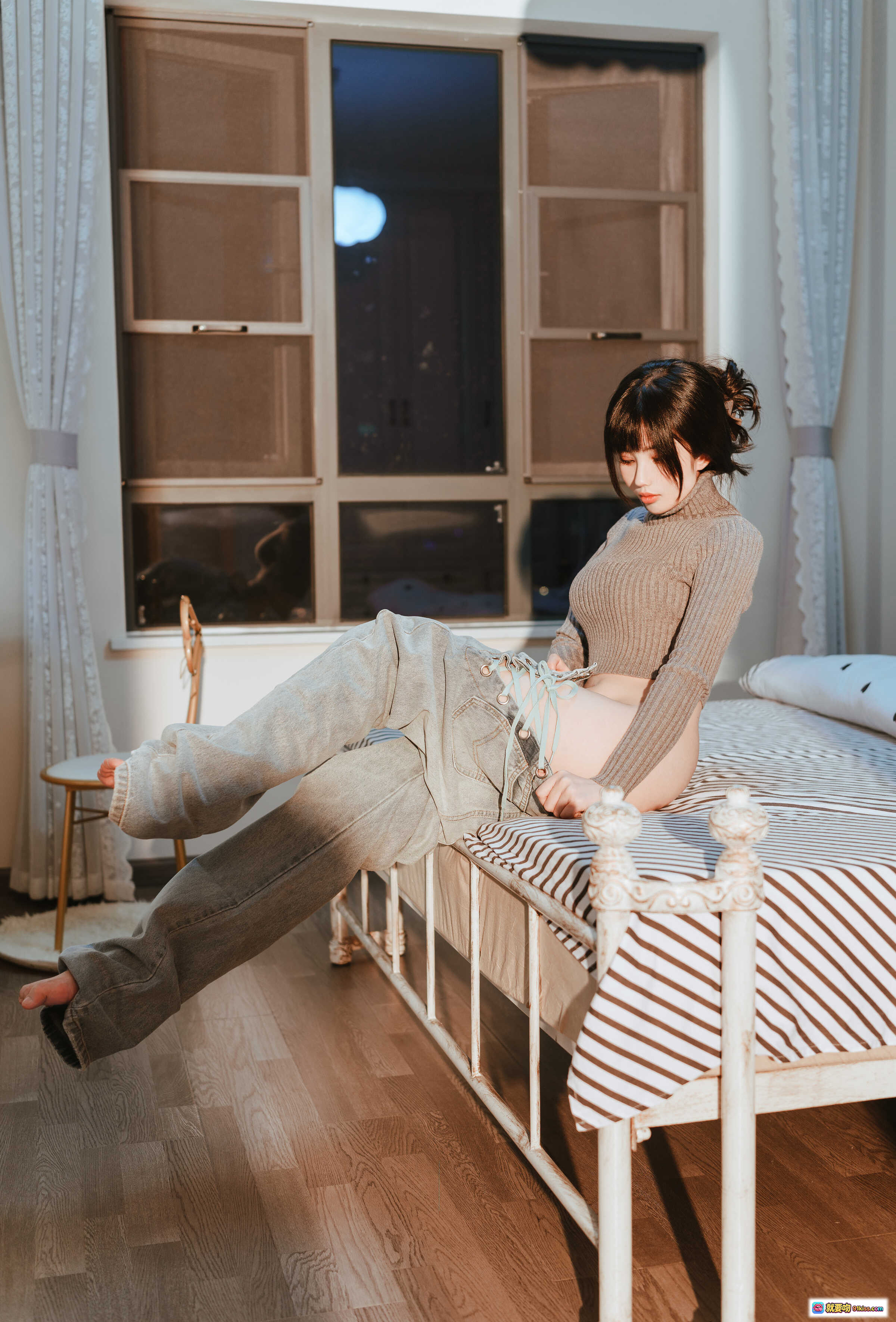 图片[5] - rioko凉凉子NO.078吉他妹妹2.0写真集40P609MB条纹床照牛仔裤高领毛衣室内柔光孕肚特写少女风私房摄影 - 就要吻