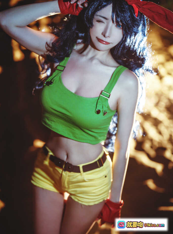 图片[1] - 七龙珠兰琪cosplay写真 秋和柯基NO.053 绿色背心黄色短裤红头巾性感造型 41P高清图集 - 就要吻