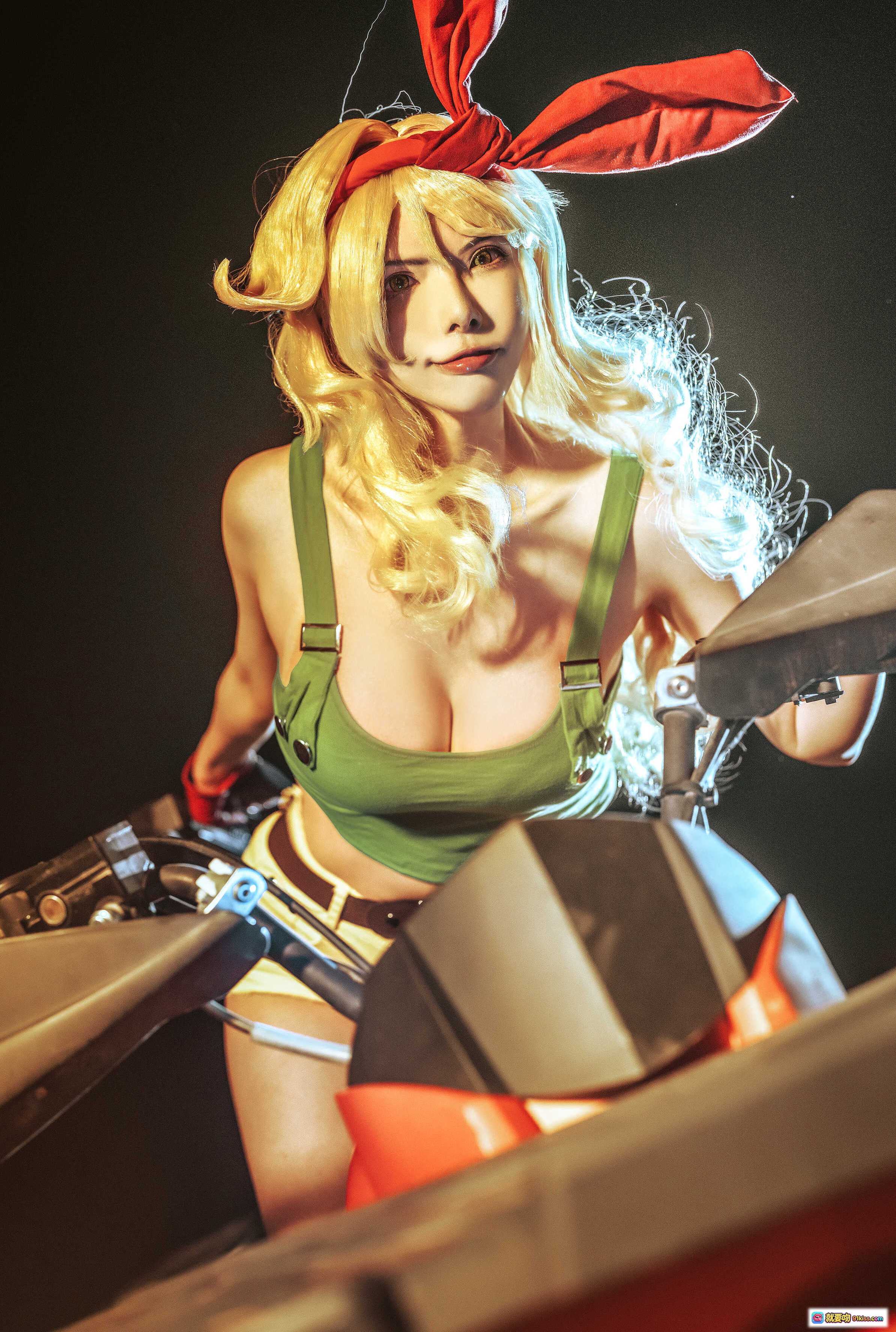 图片[9] - 七龙珠兰琪cosplay写真 秋和柯基NO.053 绿色背心黄色短裤红头巾性感造型 41P高清图集 - 就要吻