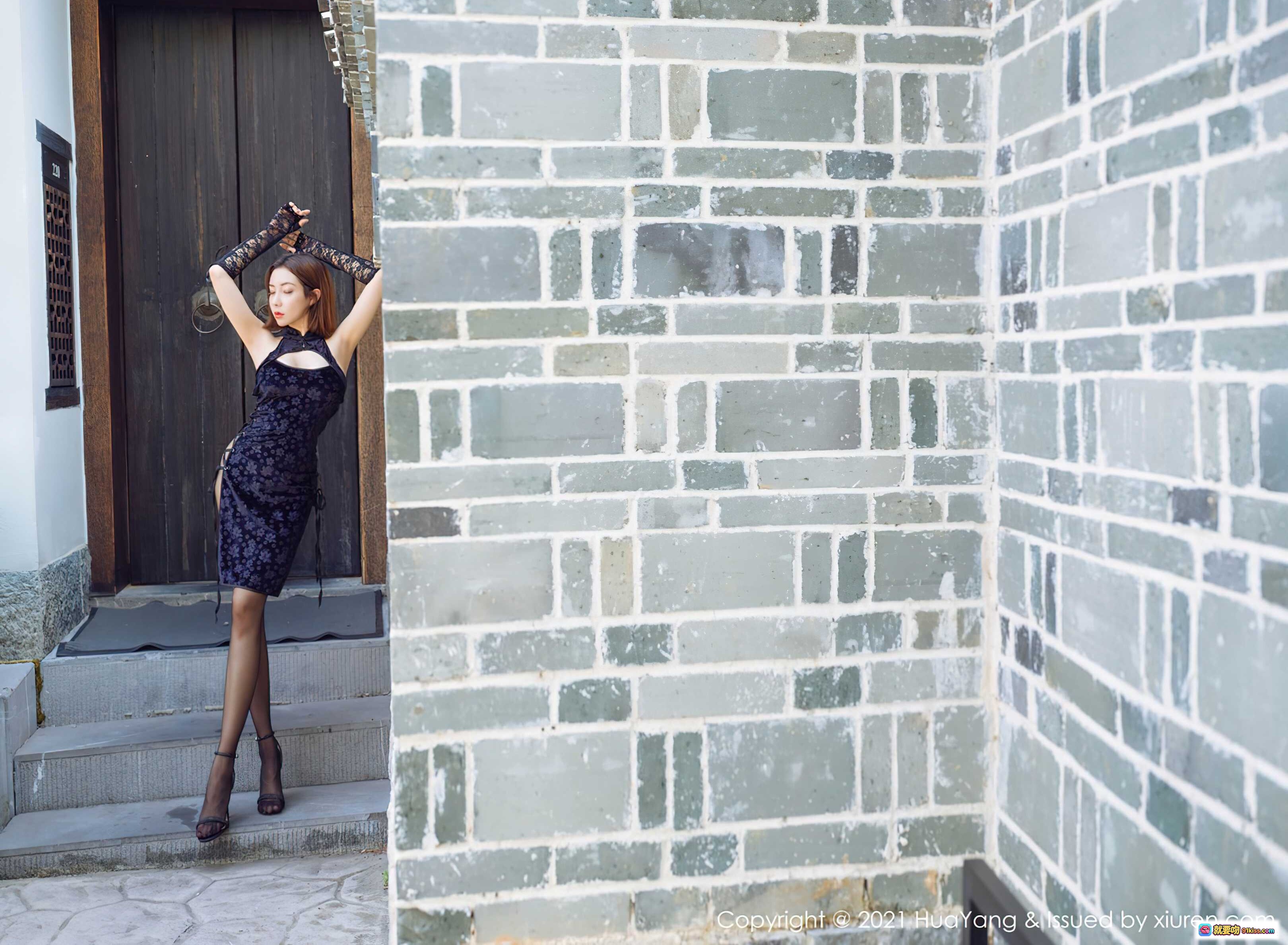 图片[6] - 果儿Victoria黑丝美腿写真 | HuaYang花漾Vol.447 | 古风门廊性感姿态 | 2021年9月8日发布 - 就要吻