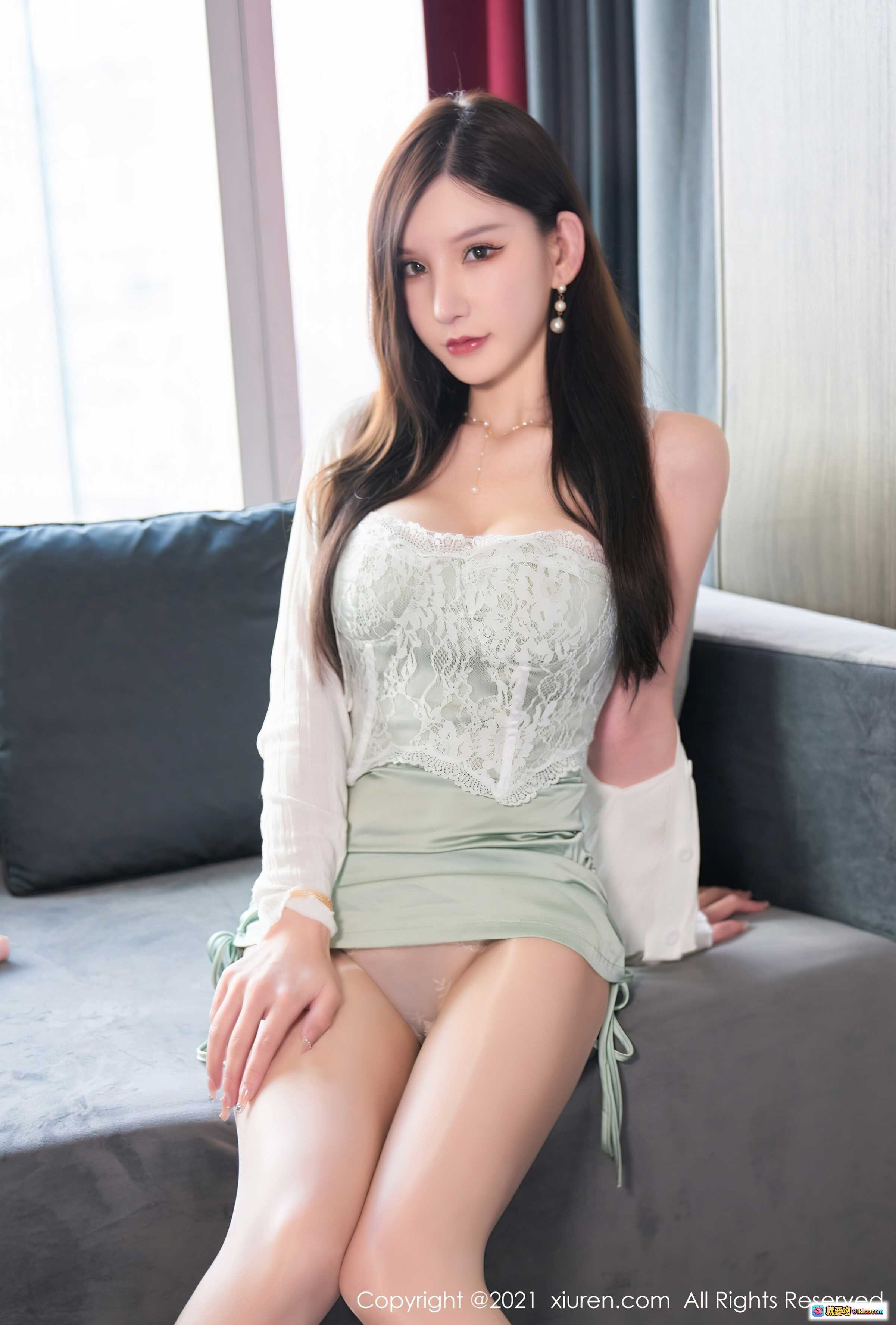 图片[6] - 周于希Sandy优雅写真 | 白色蕾丝上衣+浅绿短裙 | 室内窗边沙发美拍 | 秀人网2021精选图集 - 就要吻