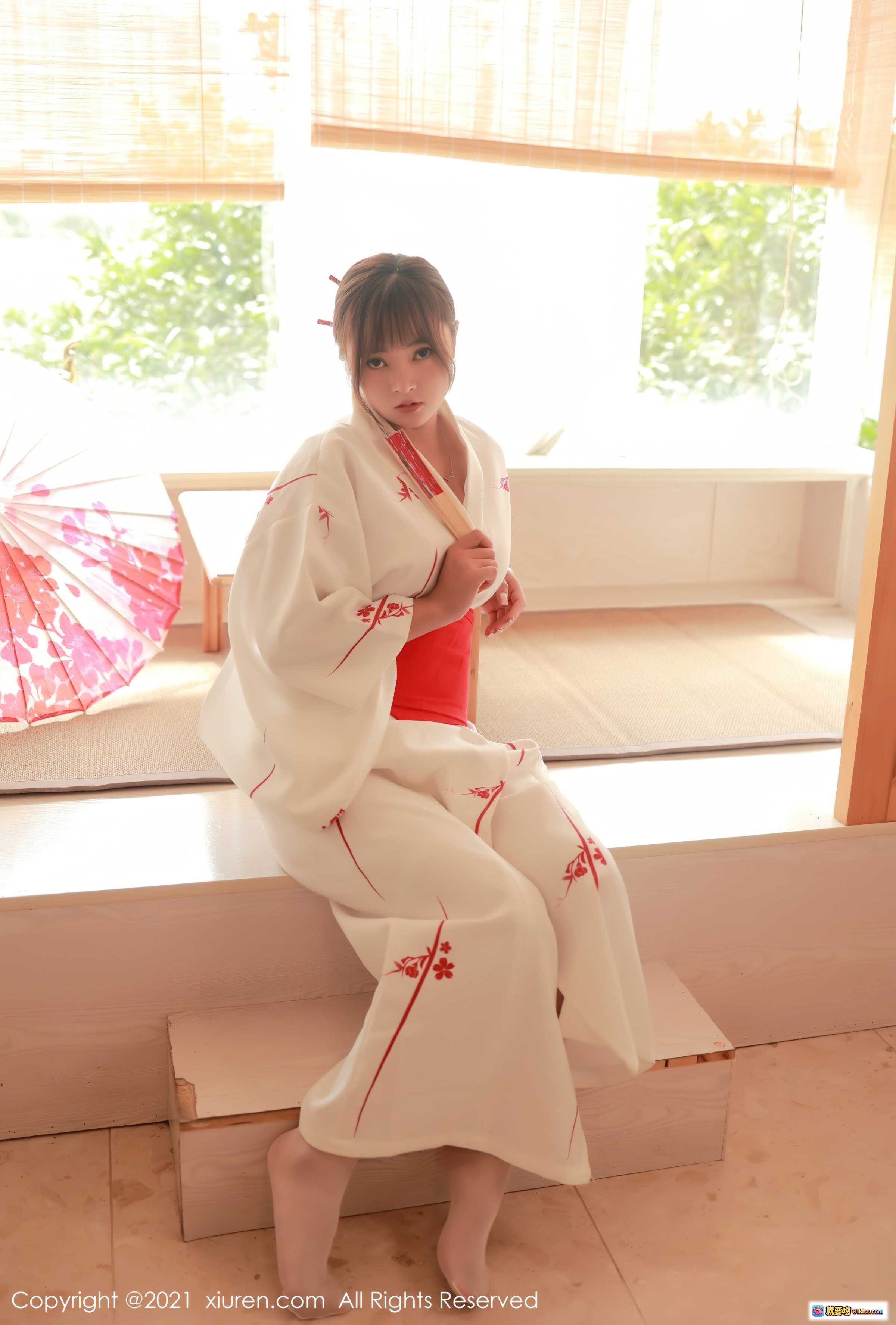 图片[1] - 奈沐子日式和风写真｜白色刺绣浴衣搭配红色内搭｜窗边榻榻米柔光拍摄｜秀人网2021精选图集 - 就要吻