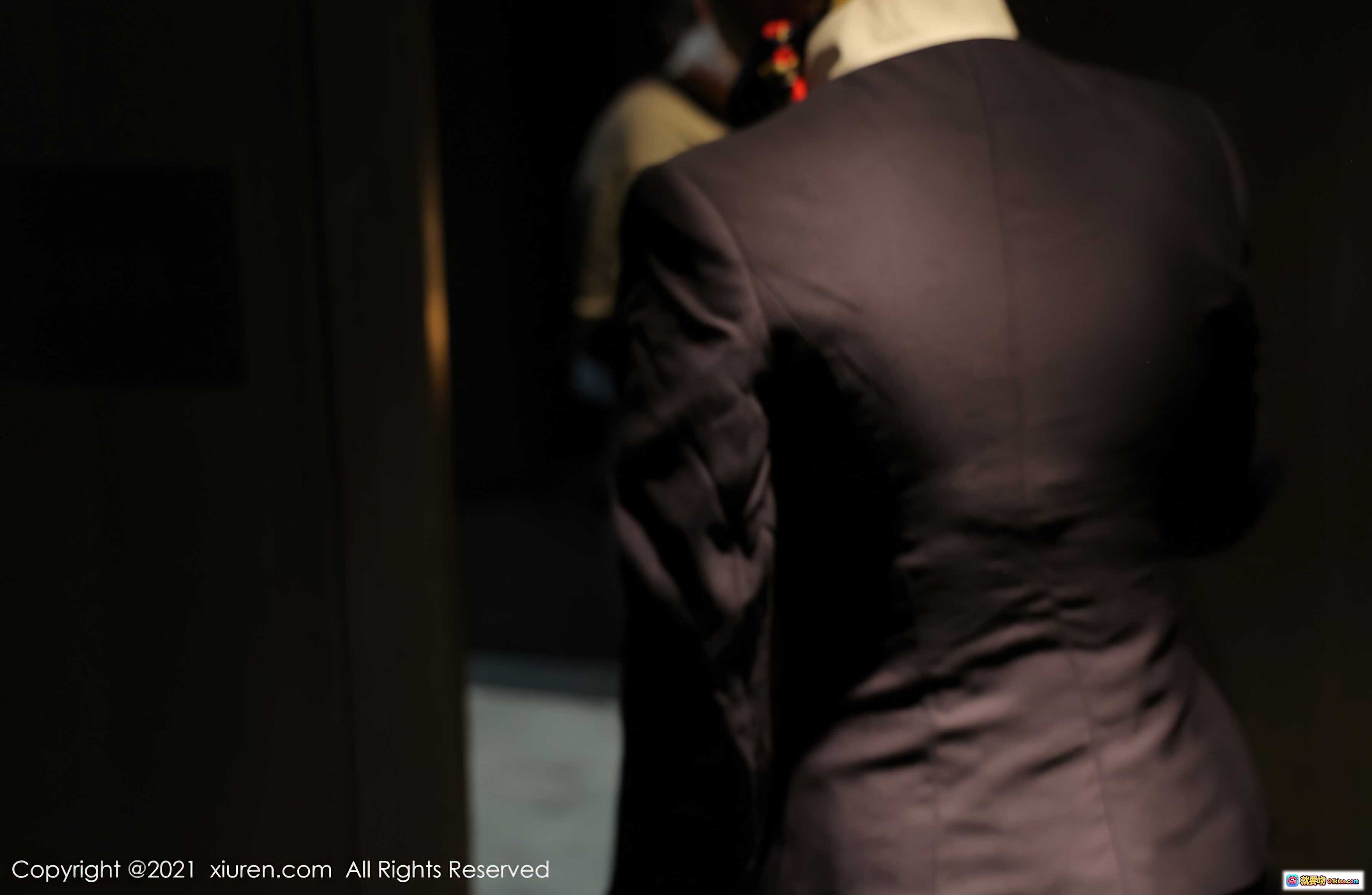 图片[10] - 田冰冰空姐制服写真 | 深蓝职业套装+彩色丝巾 | 高清美图 | XIUREN秀人网2021.10.12 No.4050 - 就要吻