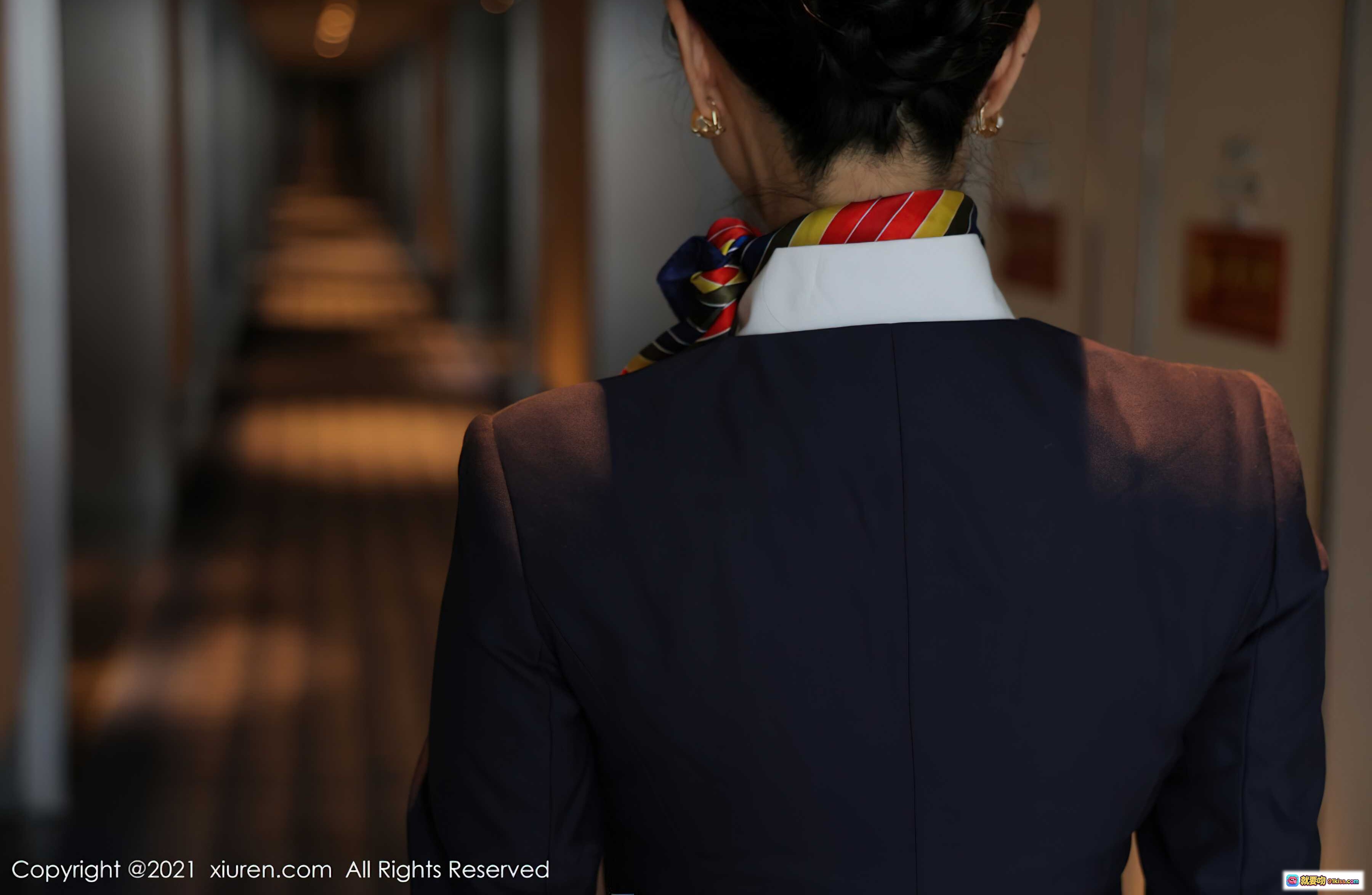 图片[4] - 田冰冰空姐制服写真 | 深蓝职业套装+彩色丝巾 | 高清美图 | XIUREN秀人网2021.10.12 No.4050 - 就要吻