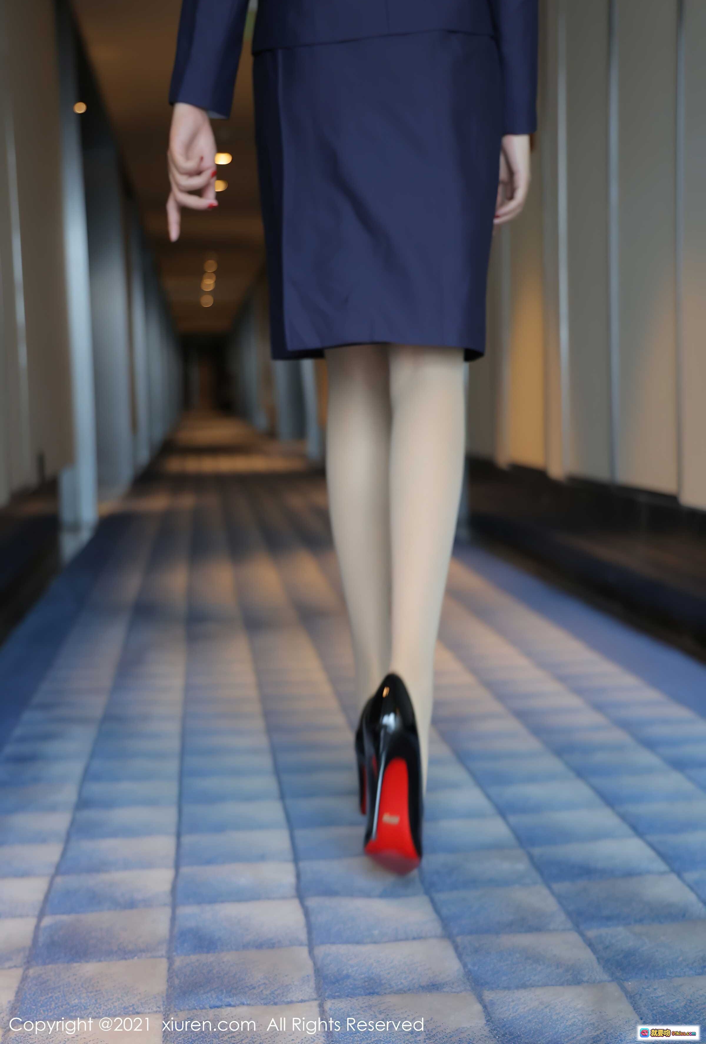 图片[3] - 田冰冰空姐制服写真 | 深蓝职业套装+彩色丝巾 | 高清美图 | XIUREN秀人网2021.10.12 No.4050 - 就要吻