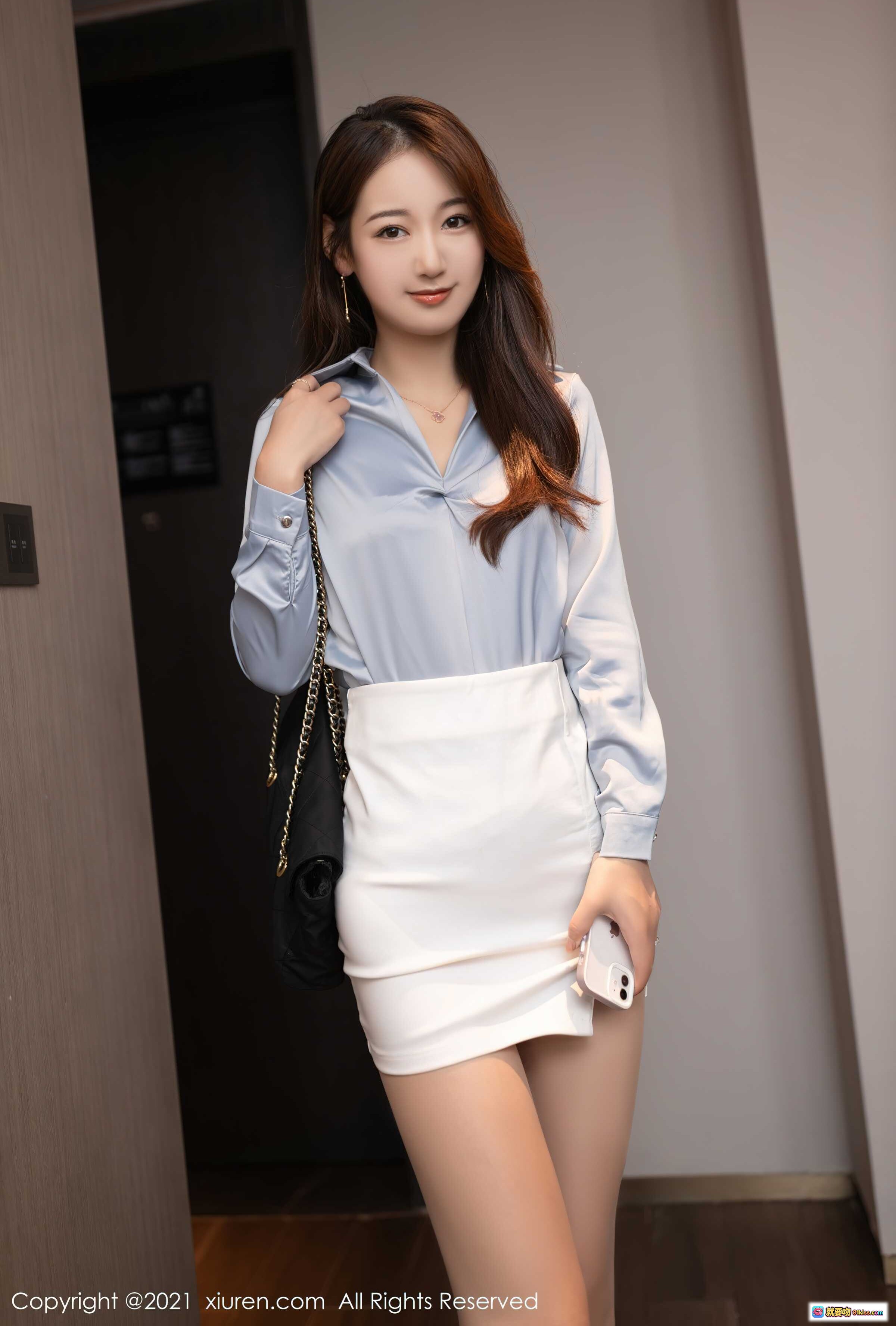 图片[6] - 唐安琪职场风写真｜浅蓝衬衫+白色短裙+高跟鞋｜优雅知性美女外景拍摄｜XIUREN秀人网2021.11.01 No.4148 - 就要吻