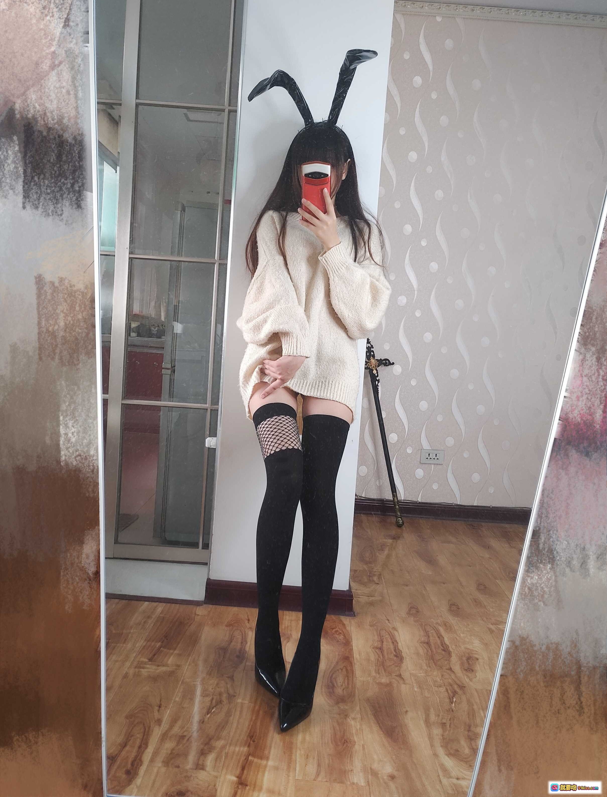 图片[2] - 雪琪SAMA NO.043 兔耳造型+米白毛衣+黑色过膝袜+渔网袜+高跟鞋 自拍镜前写真 141P - 就要吻