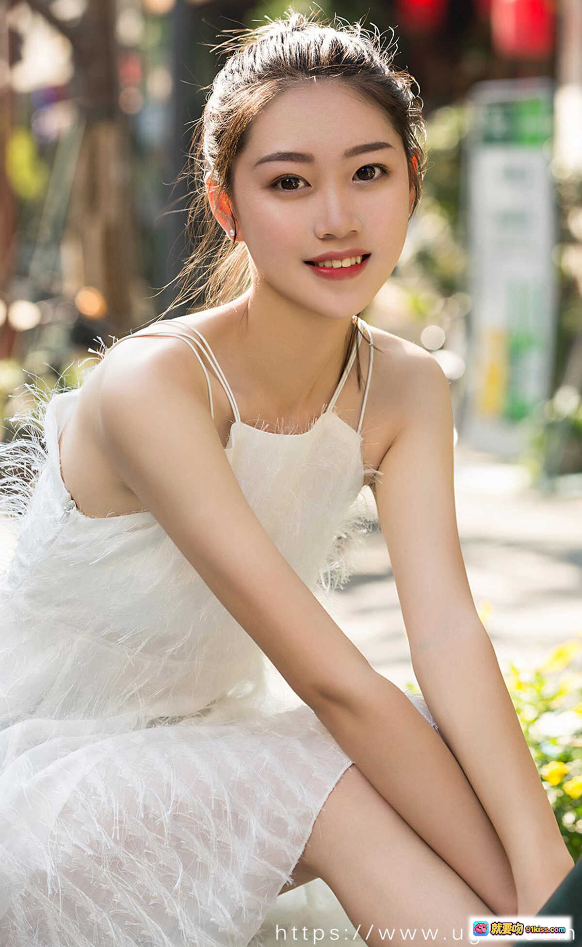 图片[4] - 小雪儿白色羽毛吊带裙户外写真 | Ugirls尤果网爱尤物No.2218清新自然少女风人像摄影 - 就要吻