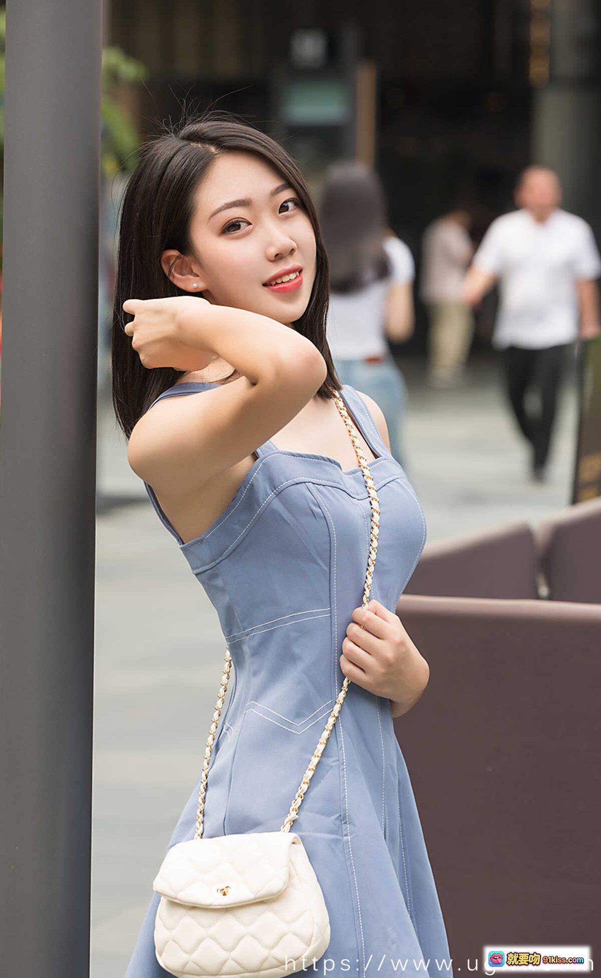 图片[8] - 小雪儿白色羽毛吊带裙户外写真 | Ugirls尤果网爱尤物No.2218清新自然少女风人像摄影 - 就要吻