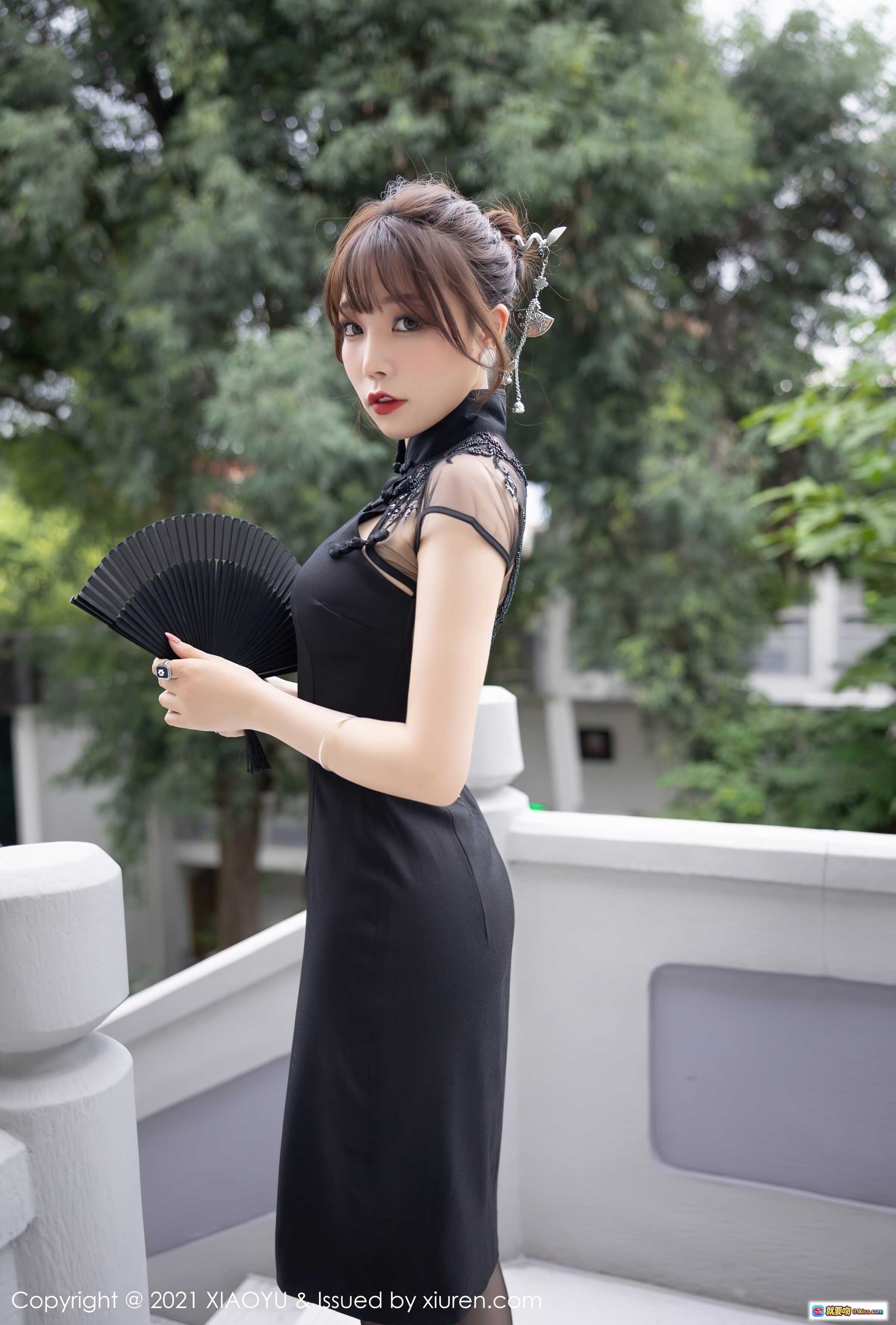 图片[7] - 芝芝Booty黑旗袍写真 | 优雅持扇古典风 | XIAOYU Vol.629 2021.10.11 精美摄影集 - 就要吻