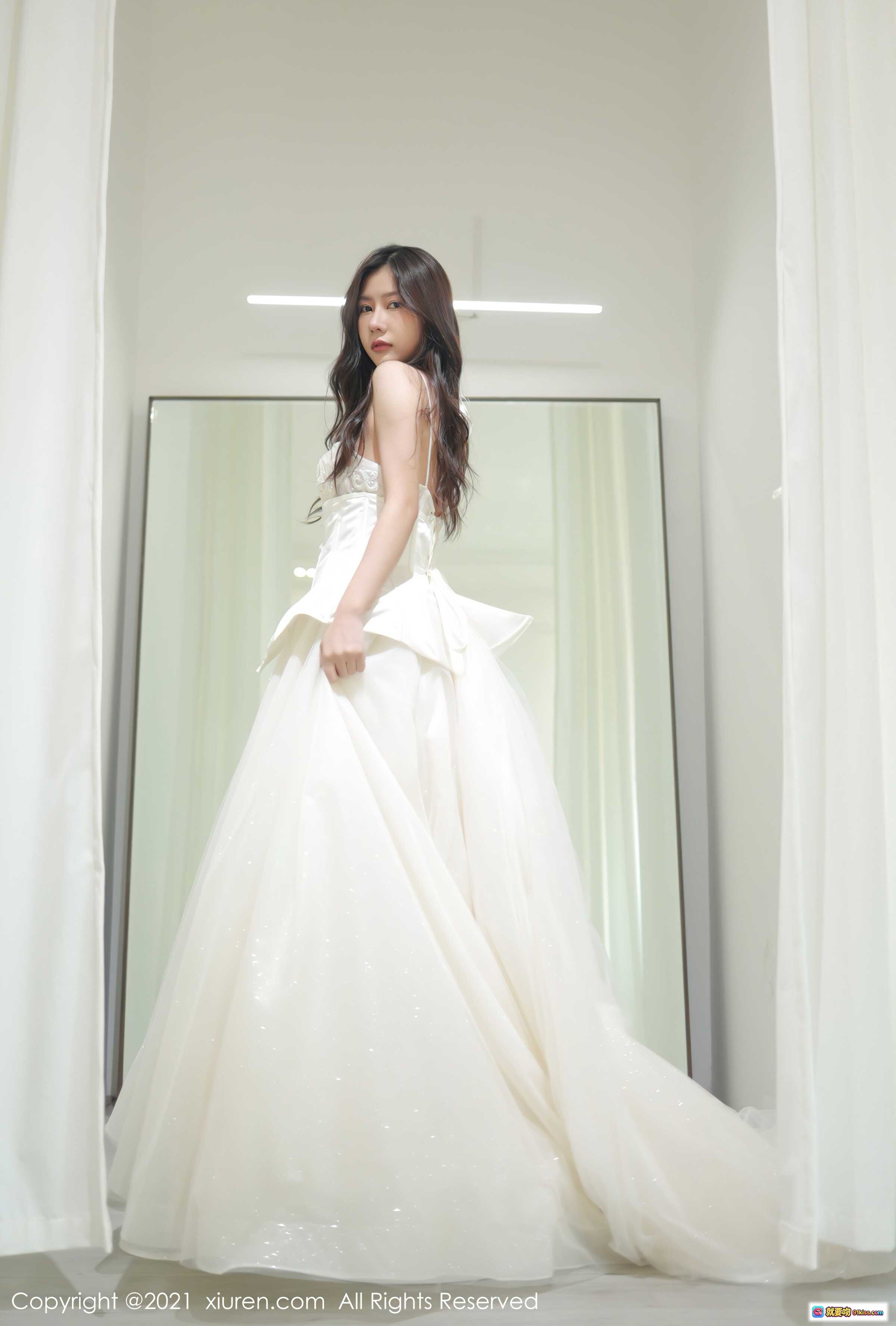 图片[1] - 尹甜甜白色婚纱写真 | 优雅长裙 | 镜前回眸 | 仙气飘逸 | 秀人网2021精选 - 就要吻