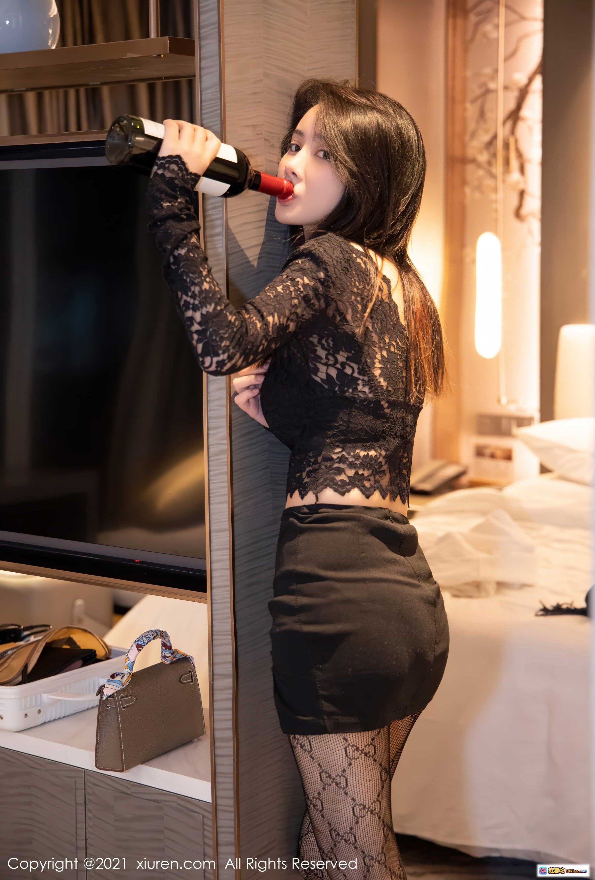 图片[8] - Summer宝宝黑蕾丝透视装+GUCCI印花丝袜+高跟鞋酒店写真 | XiuRen秀人网2021.09.17 No.3965 - 就要吻