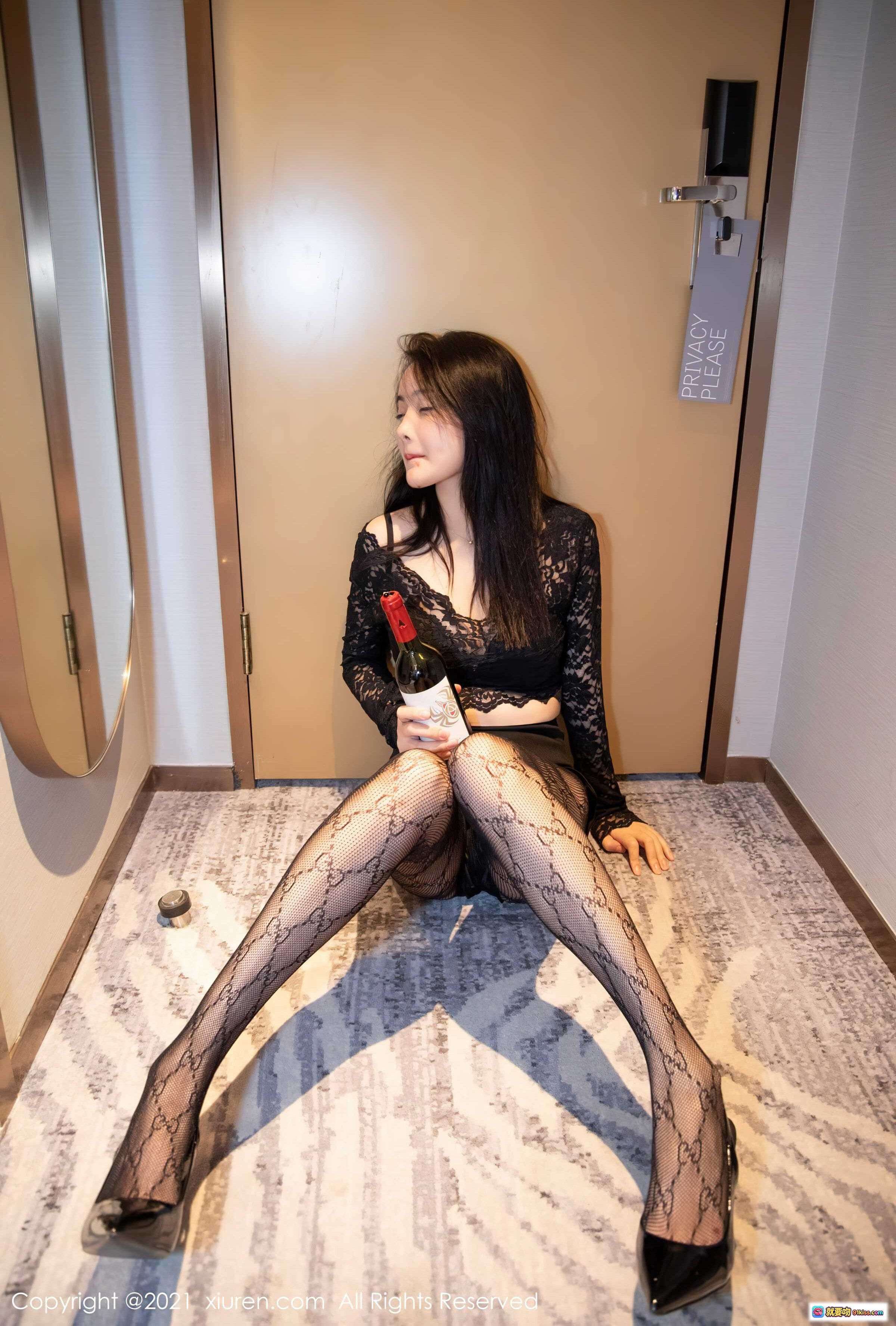 图片[4] - Summer宝宝黑蕾丝透视装+GUCCI印花丝袜+高跟鞋酒店写真 | XiuRen秀人网2021.09.17 No.3965 - 就要吻