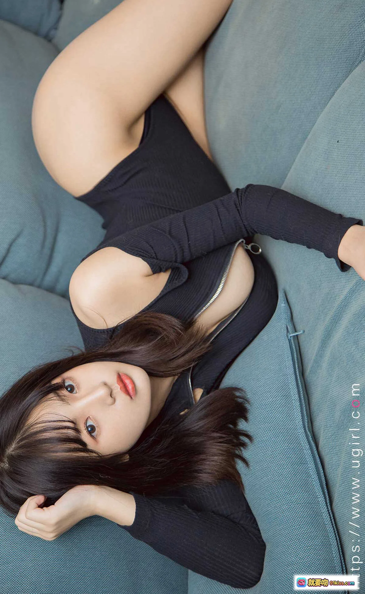 袁圆黑衣性感写真 | Ugirls尤果网爱尤物No.2222 | 35P高清美图 | 沙发慵懒姿态 | 红唇长发魅力尽显 - 就要吻