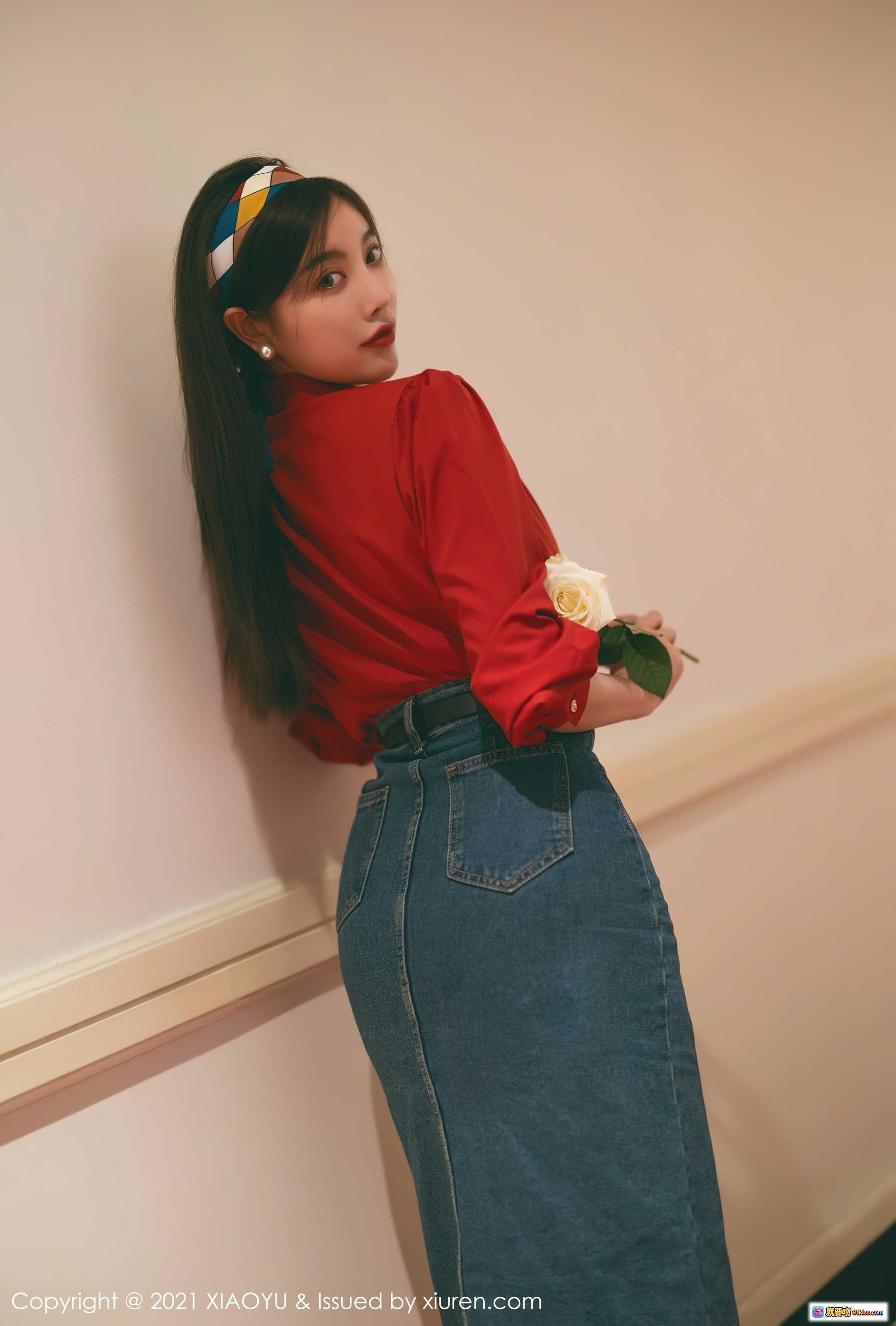 图片[7] - 杨晨晨Yome红衬衫牛仔短裙写真｜复古红沙发美腿高跟鞋私房照｜XIAOYU Vol.618 2021.09.18 - 就要吻