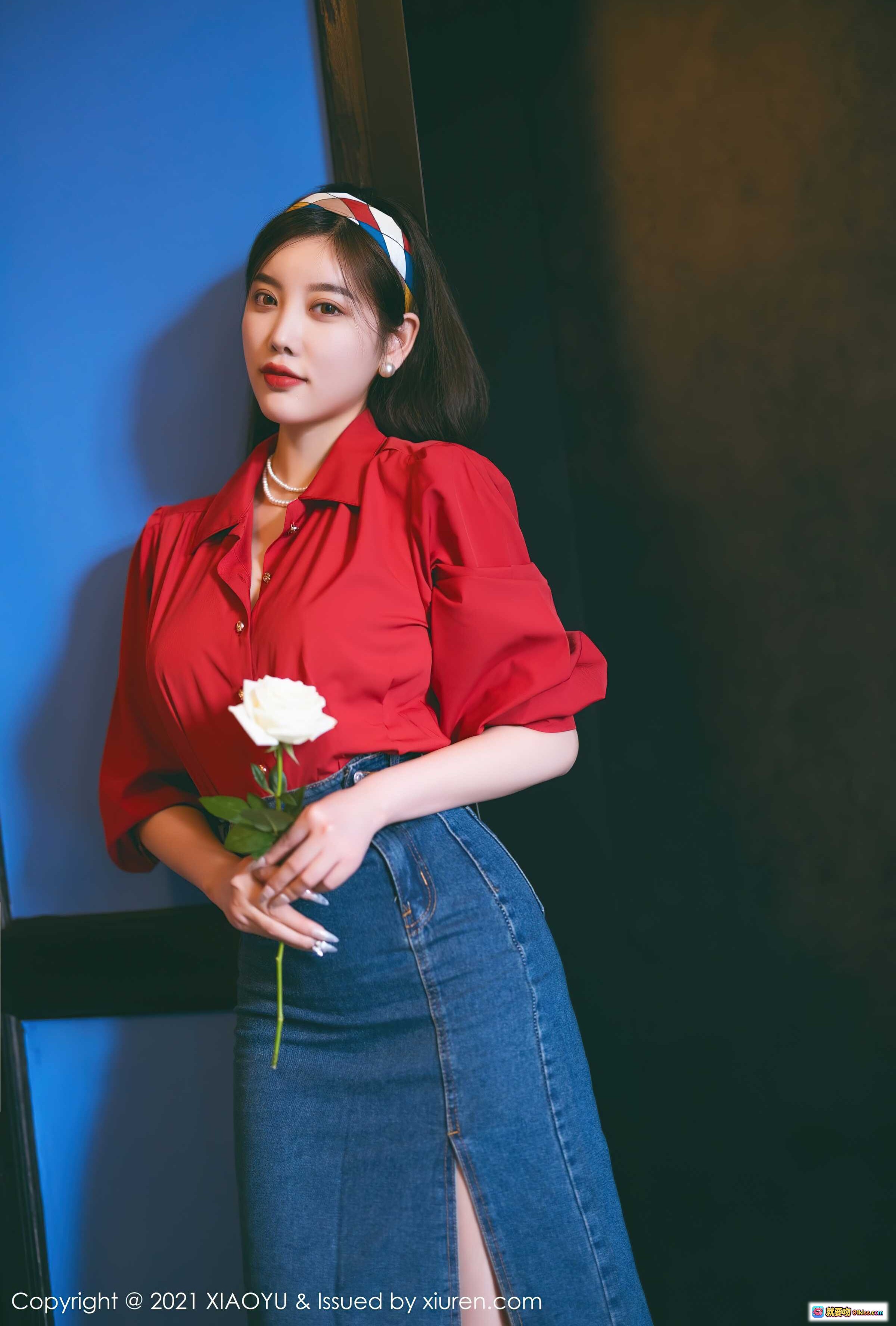 图片[6] - 杨晨晨Yome红衬衫牛仔短裙写真｜复古红沙发美腿高跟鞋私房照｜XIAOYU Vol.618 2021.09.18 - 就要吻