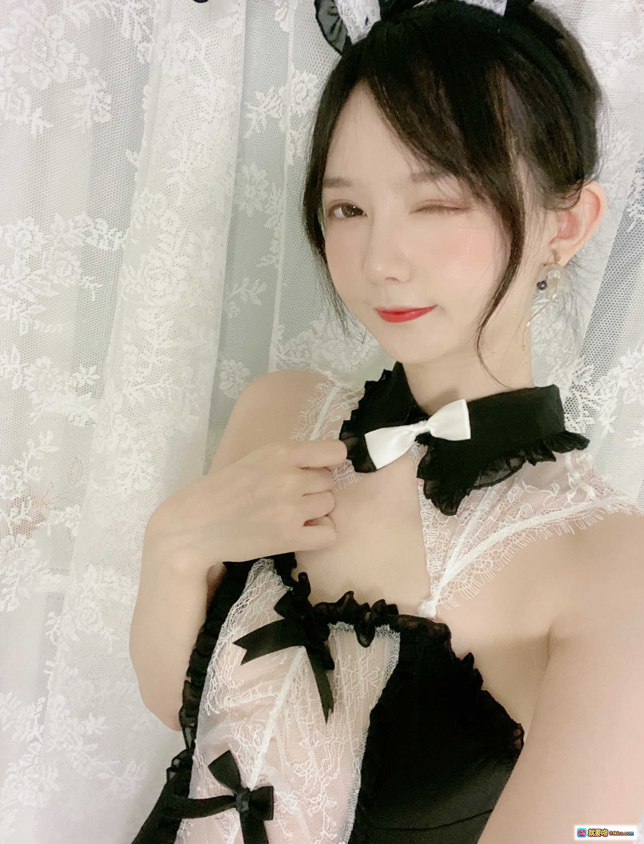 图片[2] - 51酱 NO.005 油光袜黑丝美腿写真 优雅猫耳女仆装 透视蕾丝细节 高清私房摄影集 - 就要吻