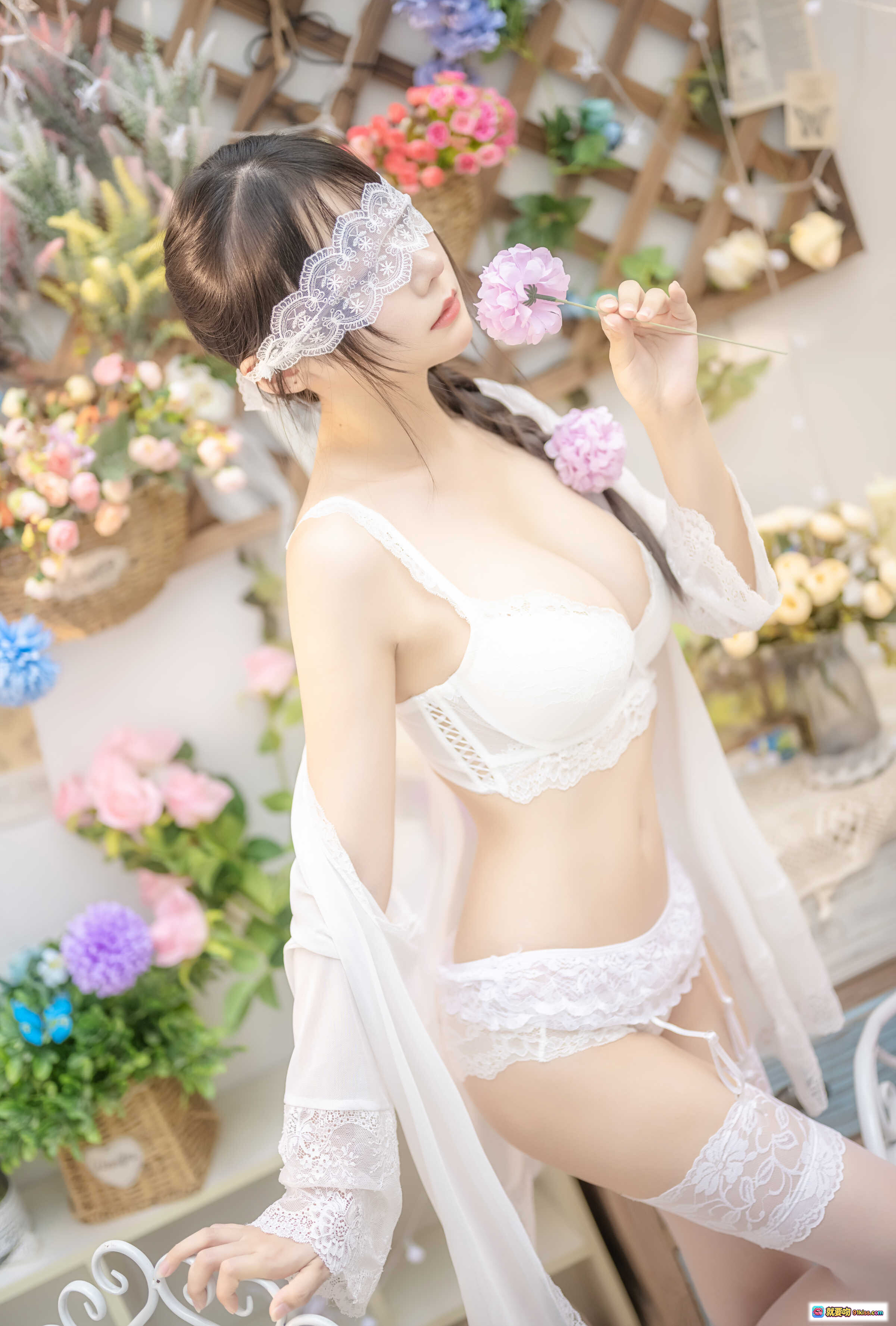 图片[9] - 香草喵露露NO.021白色玫瑰写真｜蕾丝内衣+白丝美腿+花房少女风+高跟鞋+眼罩造型49P - 就要吻