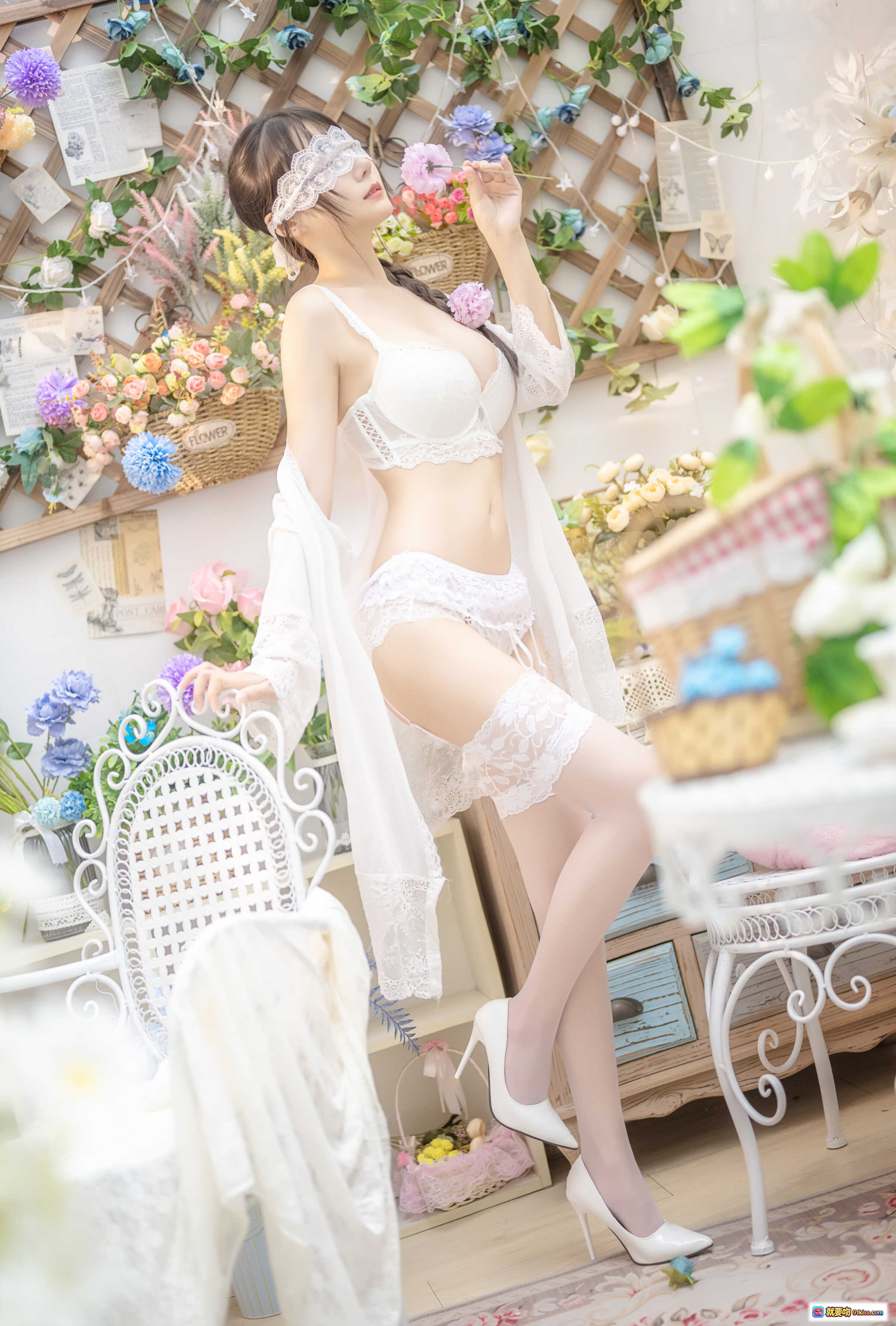 图片[8] - 香草喵露露NO.021白色玫瑰写真｜蕾丝内衣+白丝美腿+花房少女风+高跟鞋+眼罩造型49P - 就要吻