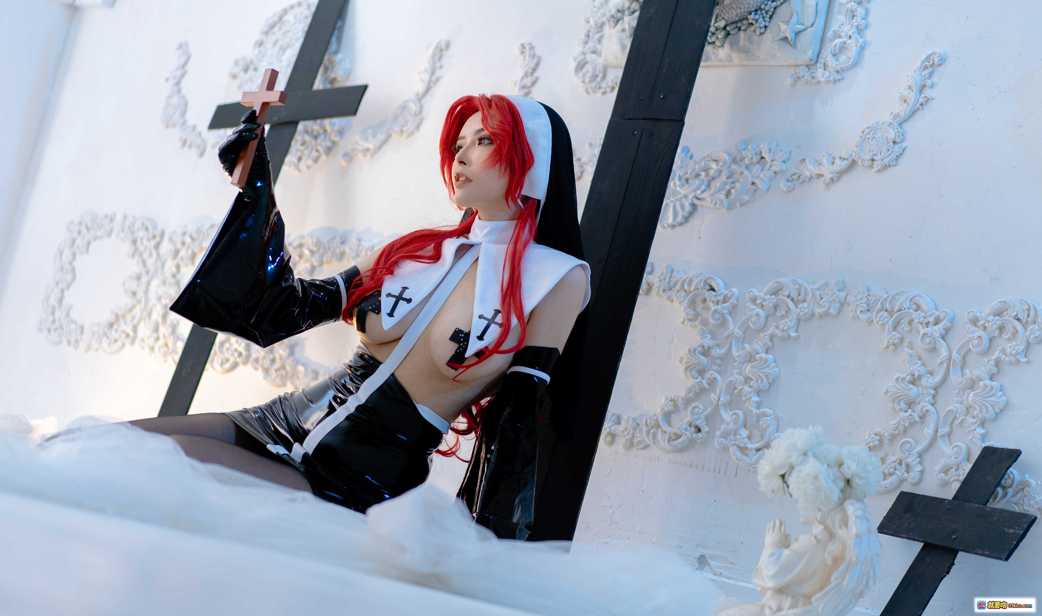 图片[8] - 红发修女Cosplay写真 | 秋和柯基NO.023 | 黑白十字架背景 | 12P高清图集 | 修女装束性感演绎 - 就要吻