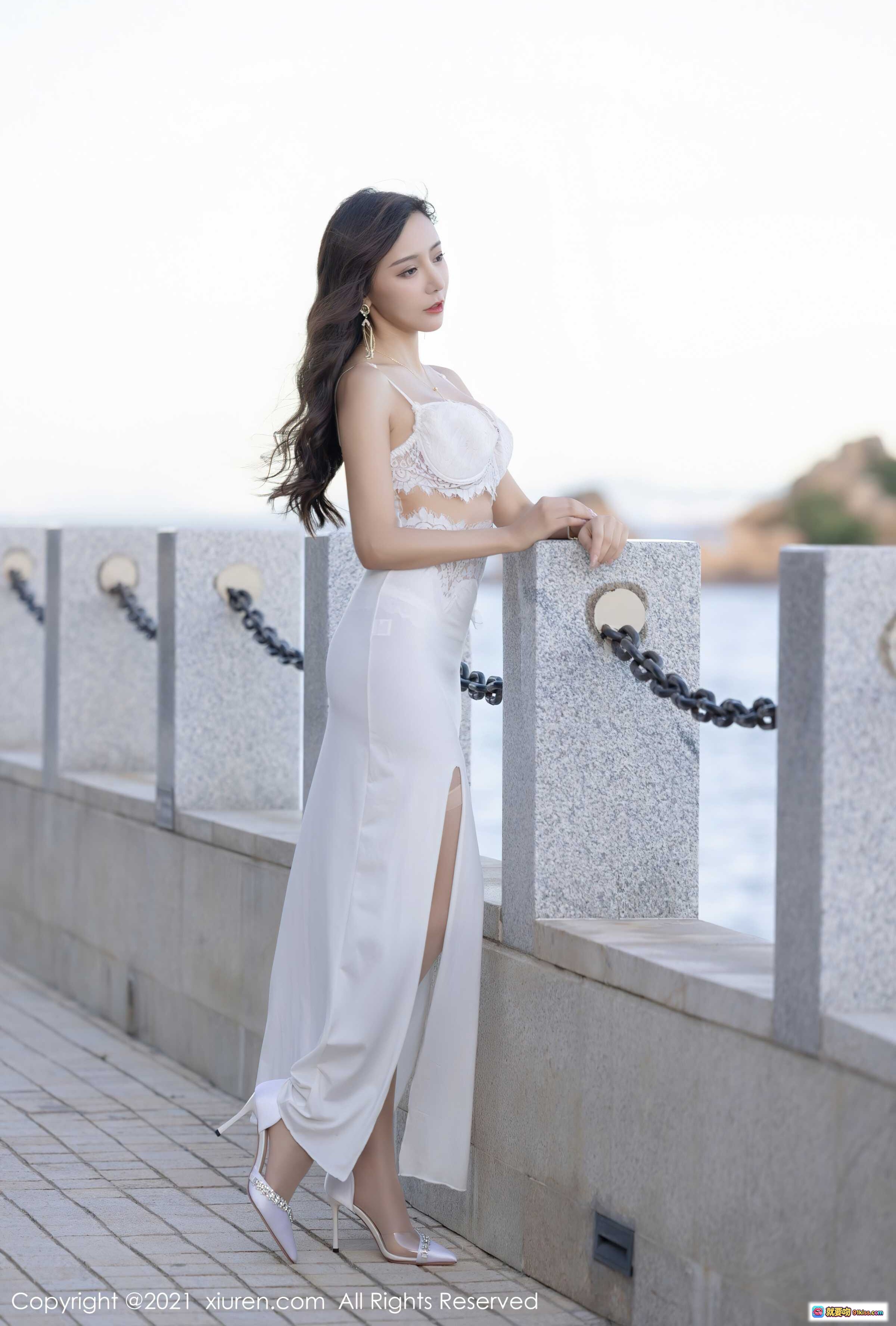 图片[2] - 王馨瑶yanni海边白色蕾丝长裙高开叉写真 | 优雅性感气质美女 | XiuRen秀人网2021.09.27 No.4004 - 就要吻