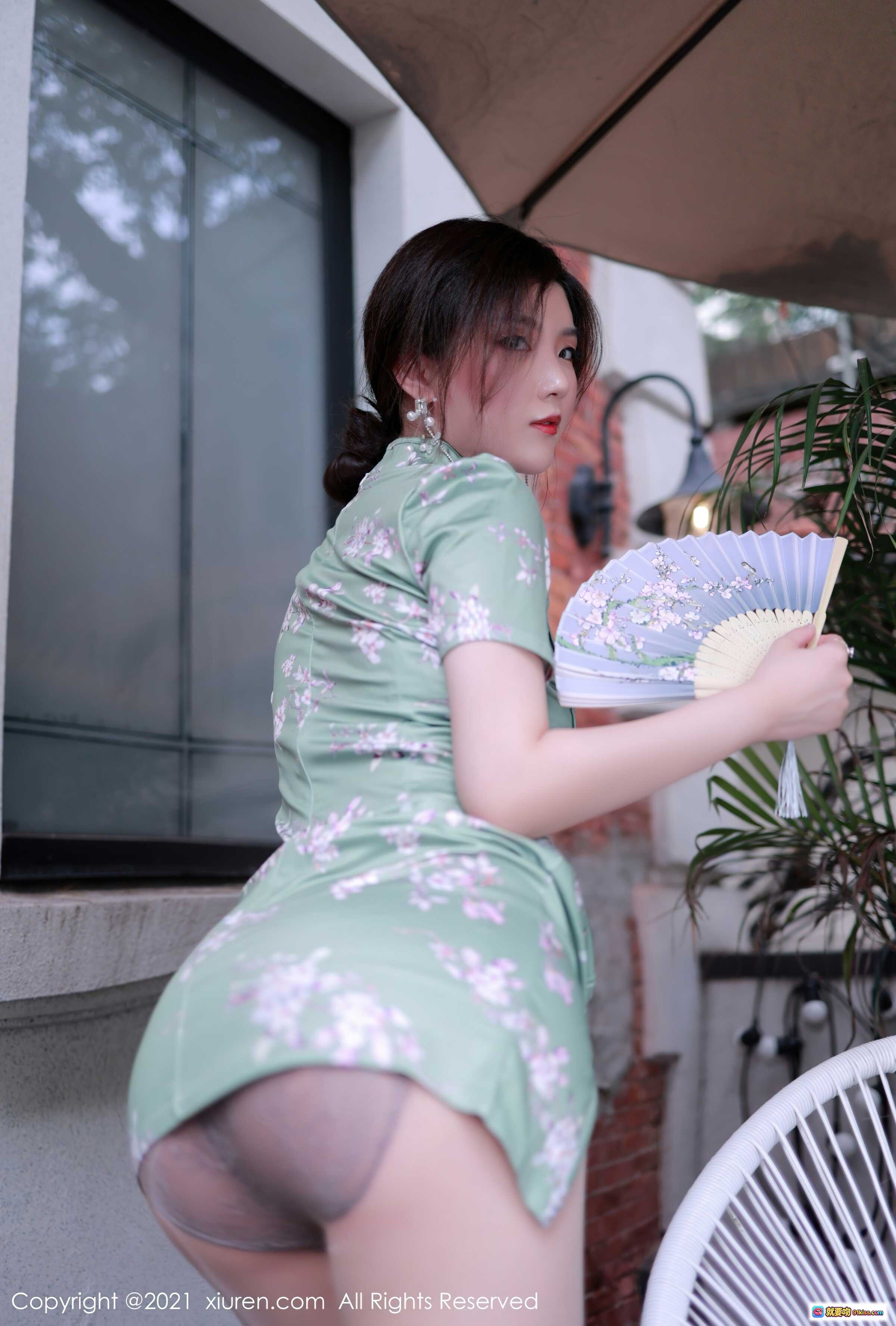 图片[7] - 刘艾琳Allen身穿绿色花卉旗袍优雅坐姿写真 – XiuRen秀人网2021.07.27 No.3718高清美图 - 就要吻