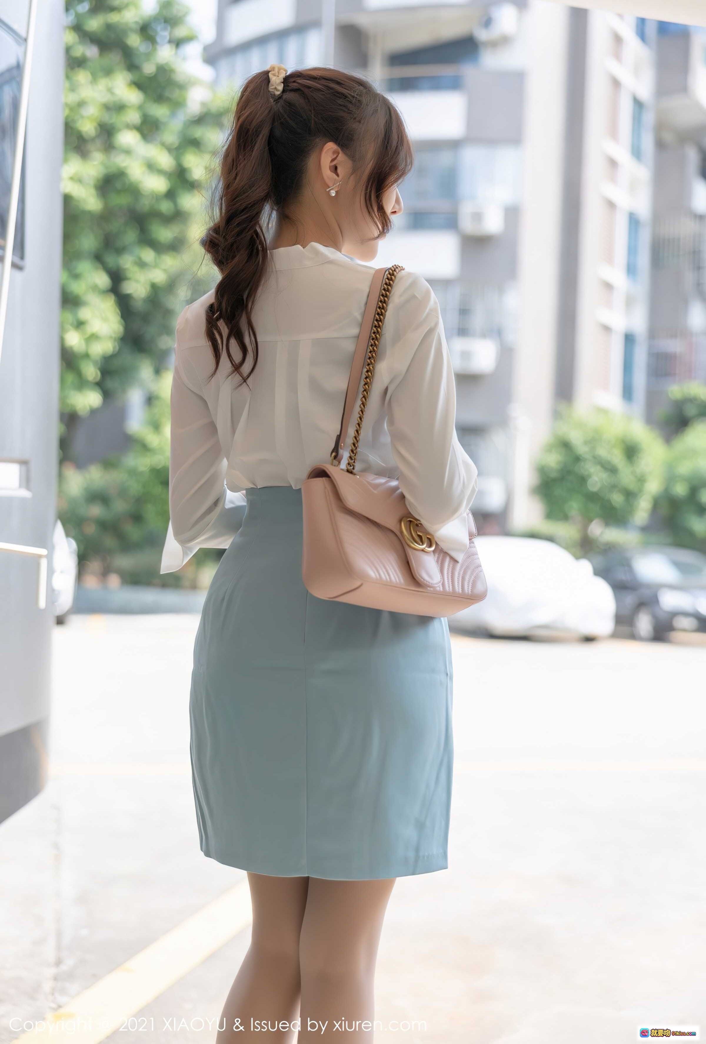 图片[9] - 王馨瑶yanni超市购物写真 | 白衬衫蓝短裙清新穿搭 | 手持橙子甜美笑容 | XIAOYU Vol.635高质摄影集 - 就要吻