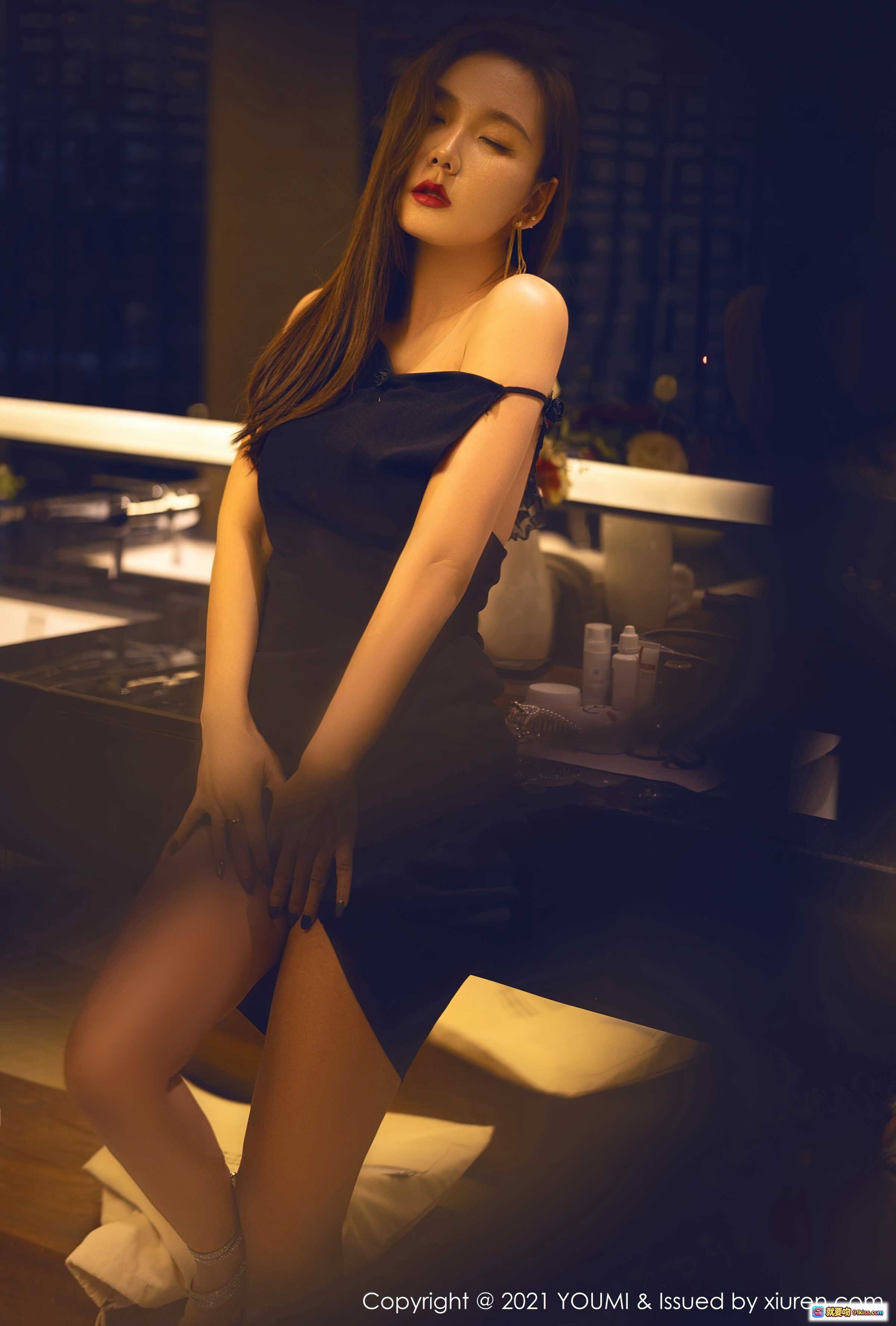 图片[10] - 艾静香黑色吊带短裙性感写真 | YOUMI 2021.10.28 Vol.710 高清美腿纹身造型室内私房照 - 就要吻