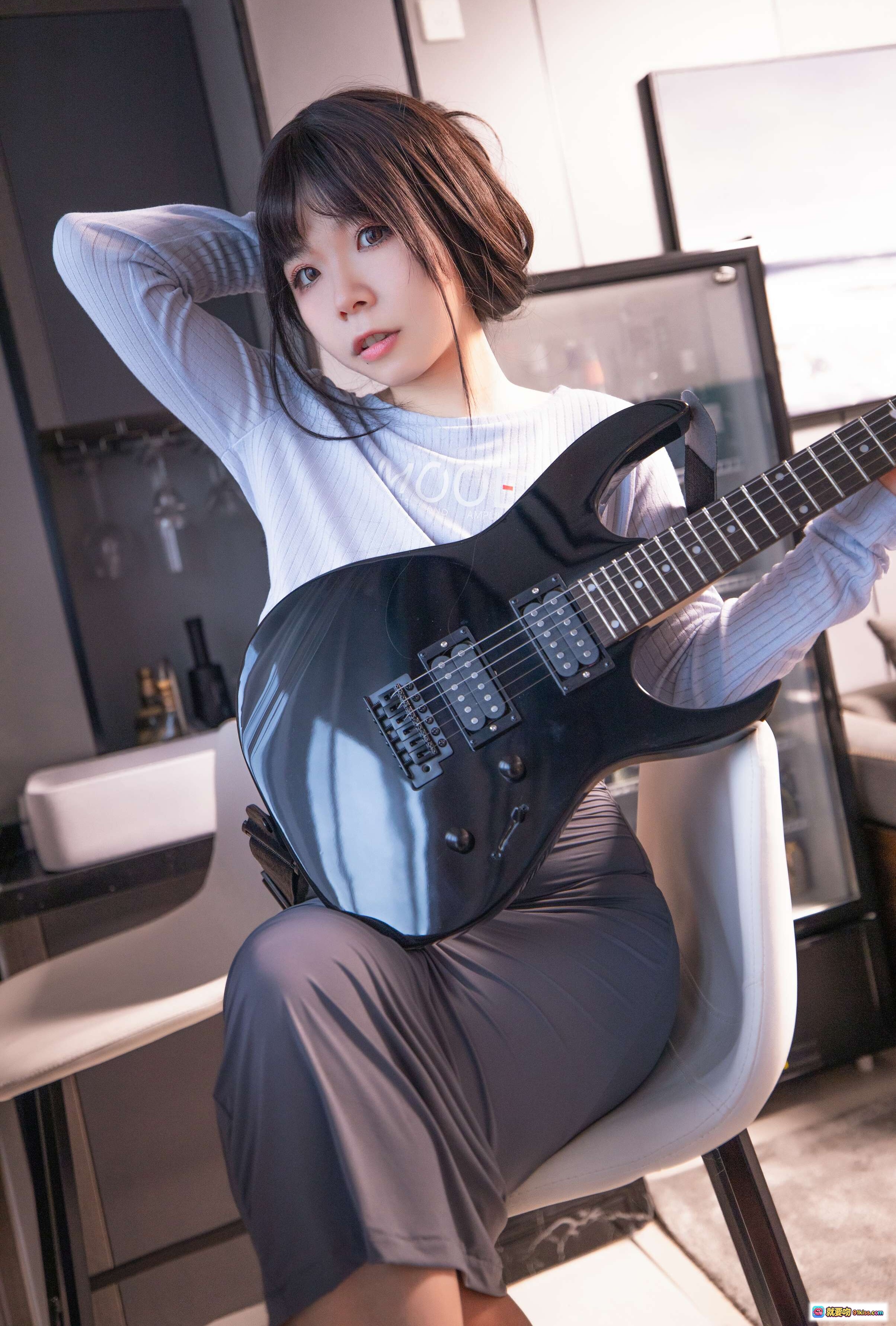 图片[5] - 无颜小天使NO.006吉他妹妹写真 甜美短发少女灰裙慵懒躺卧 室内私房摄影 38P高清图集 - 就要吻