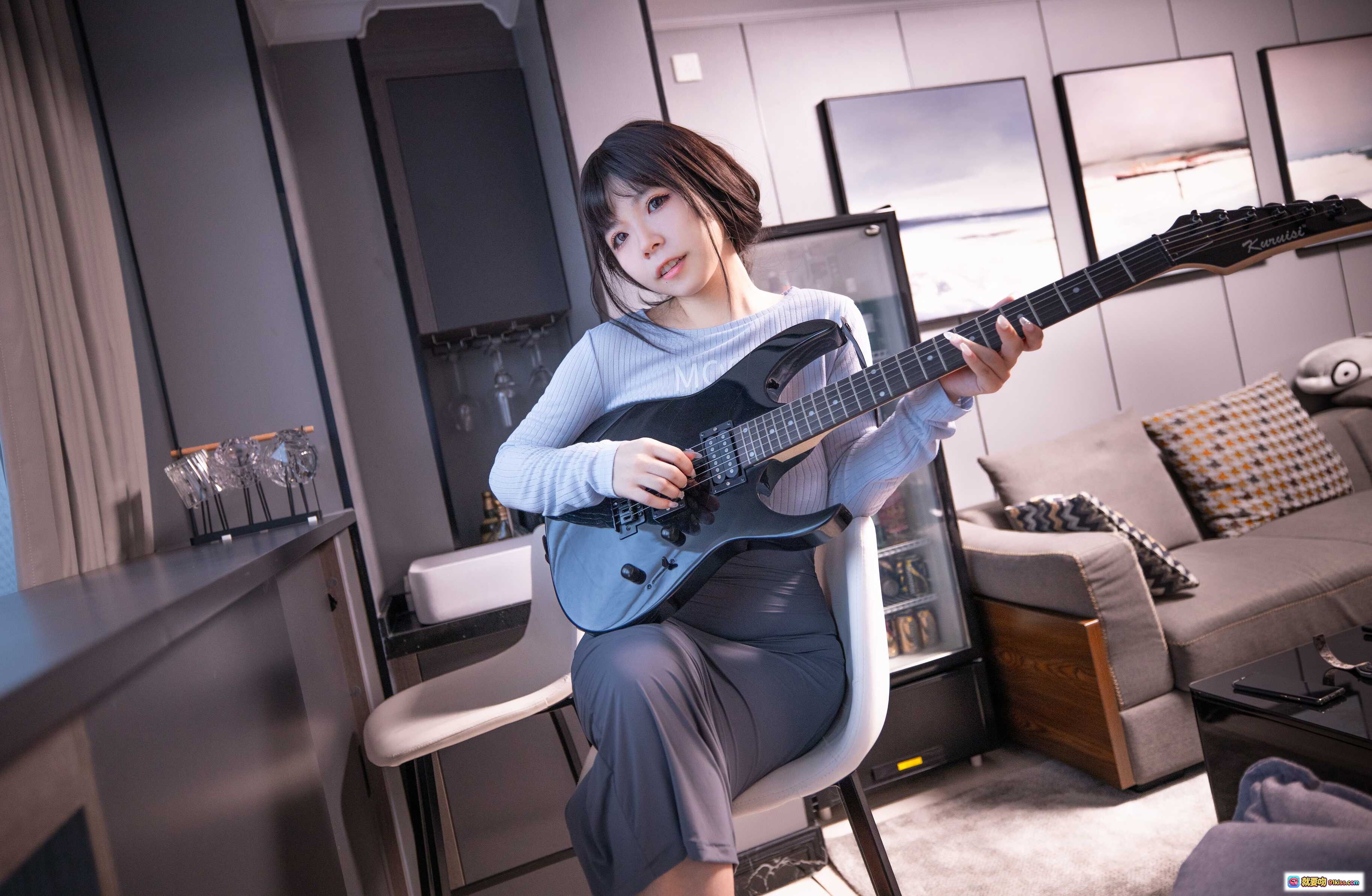 图片[4] - 无颜小天使NO.006吉他妹妹写真 甜美短发少女灰裙慵懒躺卧 室内私房摄影 38P高清图集 - 就要吻