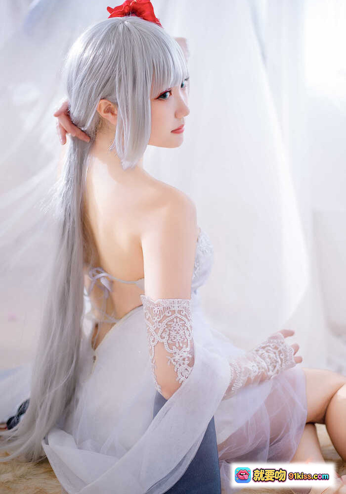 图片[1] - 瓜希酱NO.036翔鹤COS写真·银发红蝴蝶结·蕾丝长手套·露背白纱裙·唯美少女风 - 就要吻