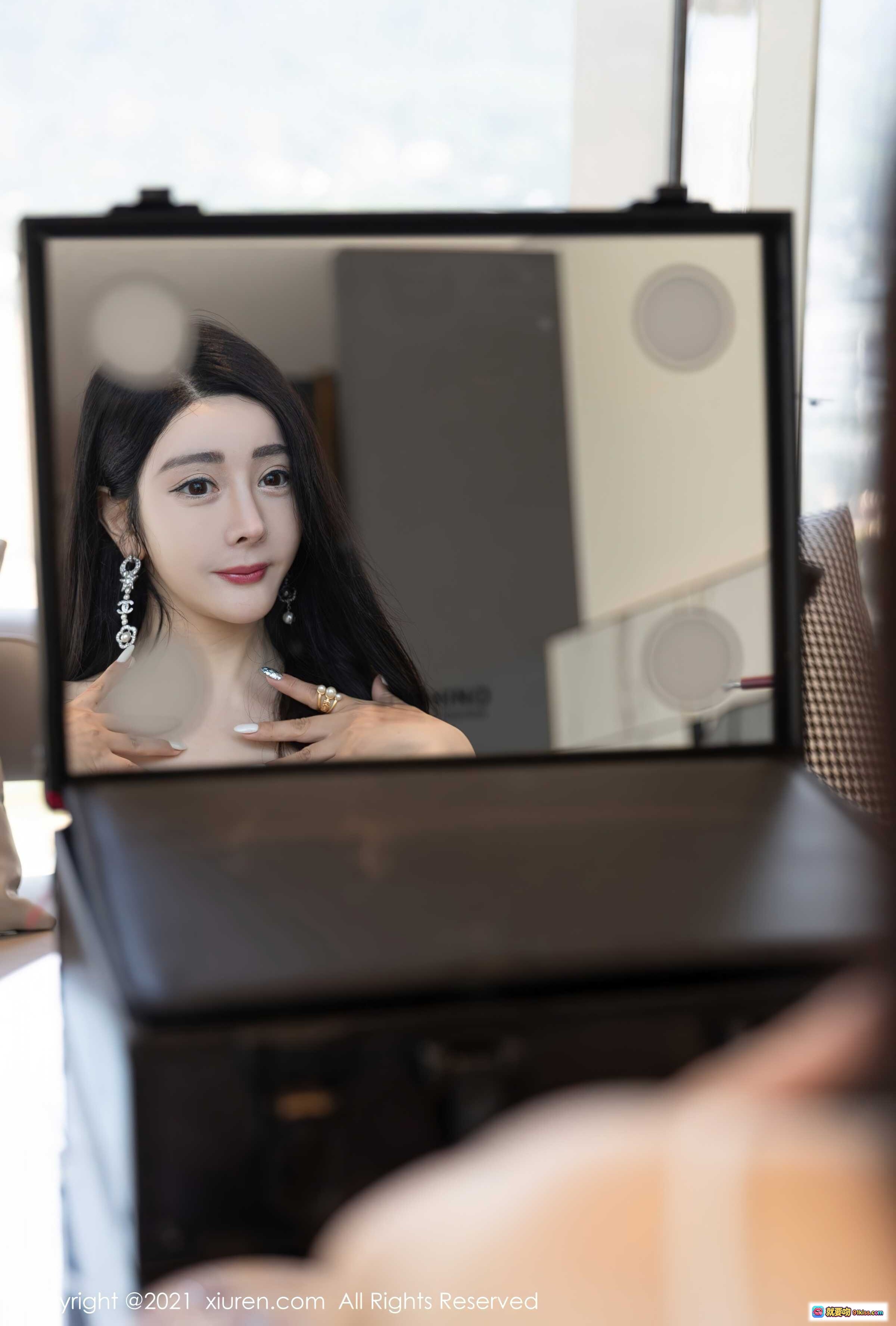 图片[5] - 允爾银色亮片深V短裙写真 | 优雅性感造型 | 珠链发饰搭配 | 丝袜美腿特写 | XIUREN秀人网2021.10.22 No.4103 - 就要吻