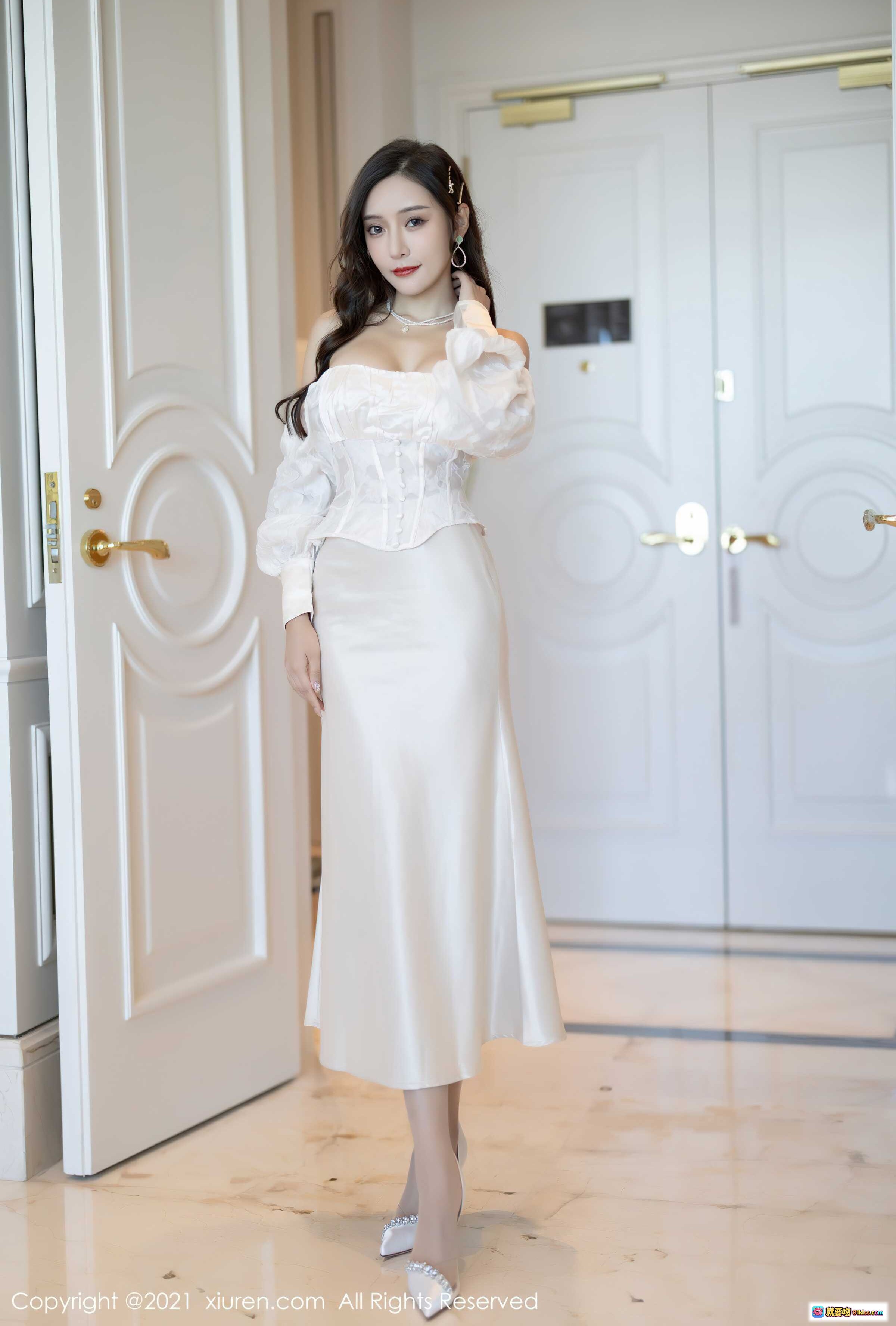 图片[2] - 王馨瑶白色露肩长裙写真 | 优雅气质美女 | 秀人网2021.10.28 No.4136 | 高清摄影图集 - 就要吻