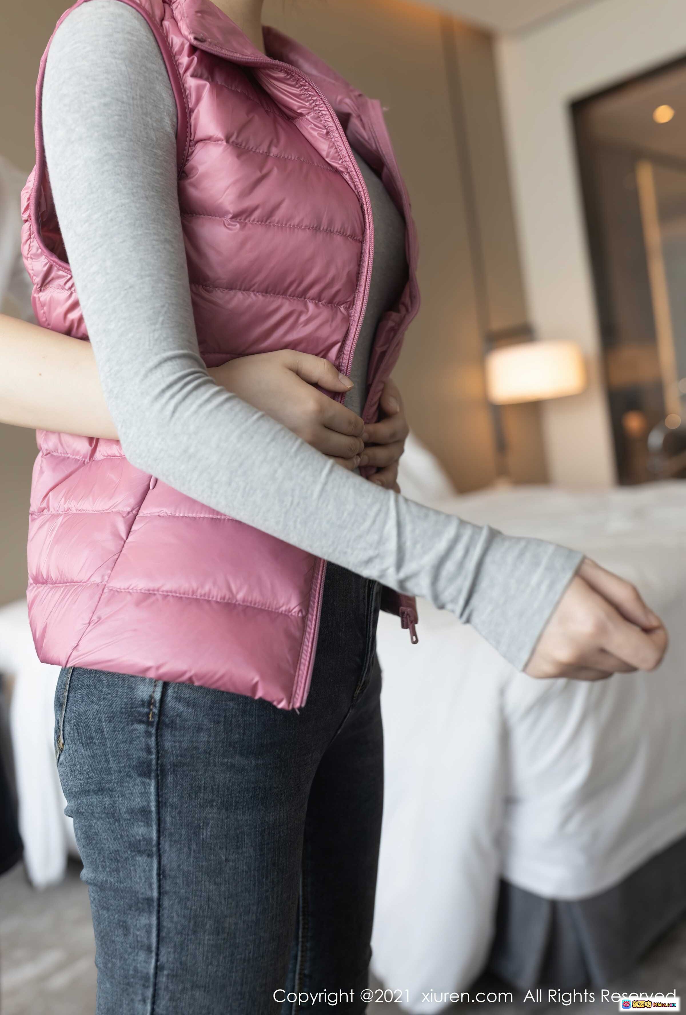 图片[5] - 鱼子酱Fish优雅推门瞬间 | 木质门把手特写 | XiuRen秀人网2021.08.20 No.3828高清写真 - 就要吻