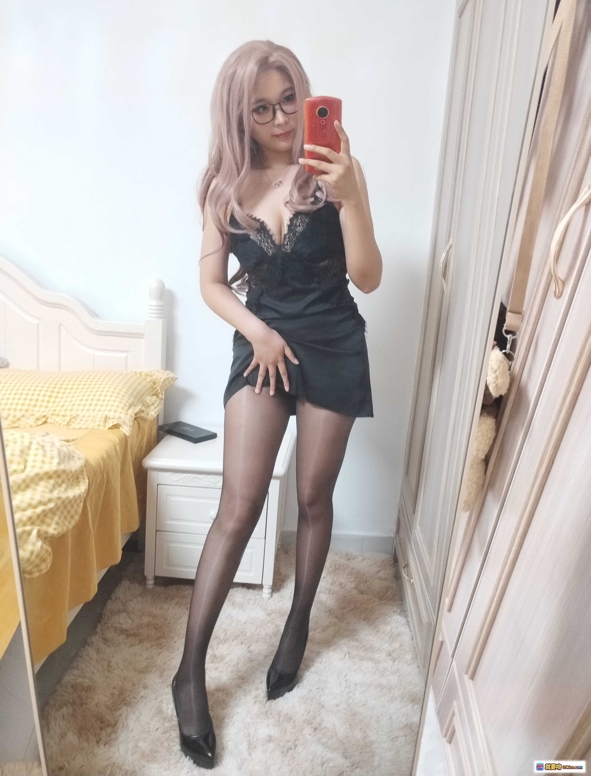 图片[2] - 轩萧学姐NO.015 粉发眼镜娘 甜美性感黑吊带 26P高清写真集 - 就要吻