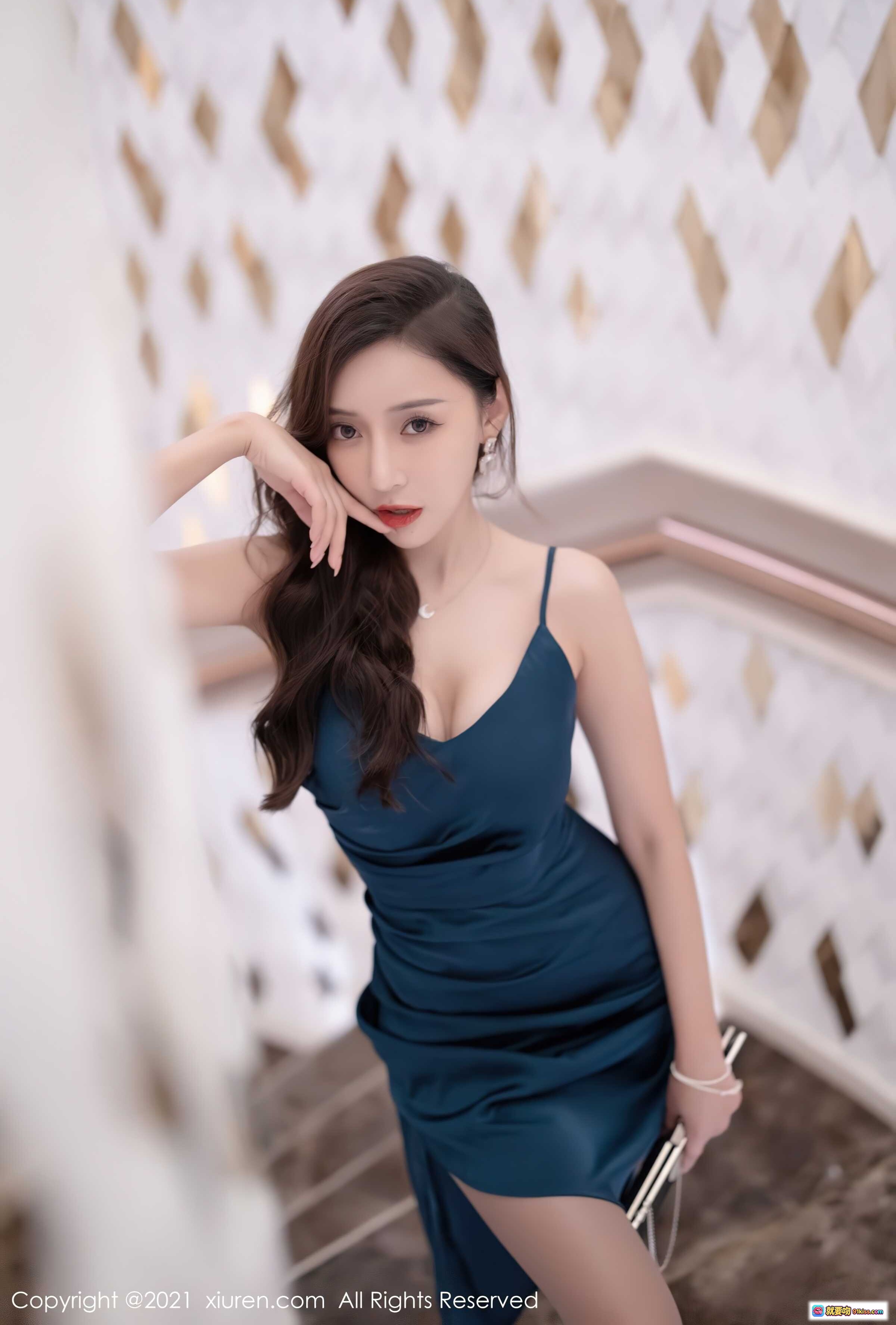 图片[7] - 王馨瑶yanni深蓝高开叉礼服黑丝美腿楼梯写真 | XiuRen秀人网2021.09.23 No.3986优雅性感大片 - 就要吻